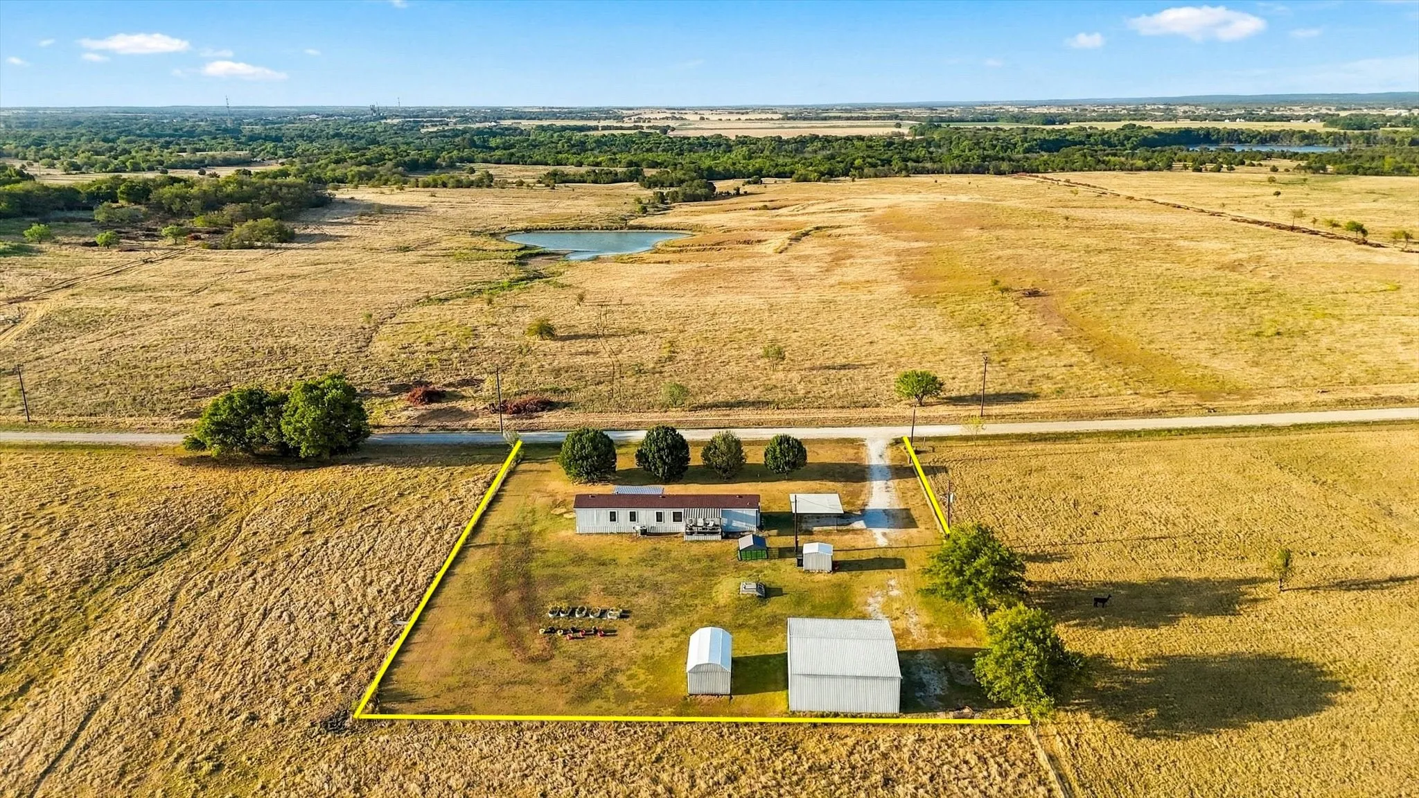 Manufactured Home For Sale in Cooke County , 934 Elm Grove Road, Valley View, Texas 76272, 3 Bedroom, 2 Bathroom, Garage spaces, 1,280 Sqft, built in 1995, mls#21387938, Real Estate Agent in Valley View, Homes For Sale in Cooke county, Homes For Sale in Valley View, Realtor in Valley View Texas, Real Estate Brokerage Independent Realty Texas, Luminita Cordes Realtor