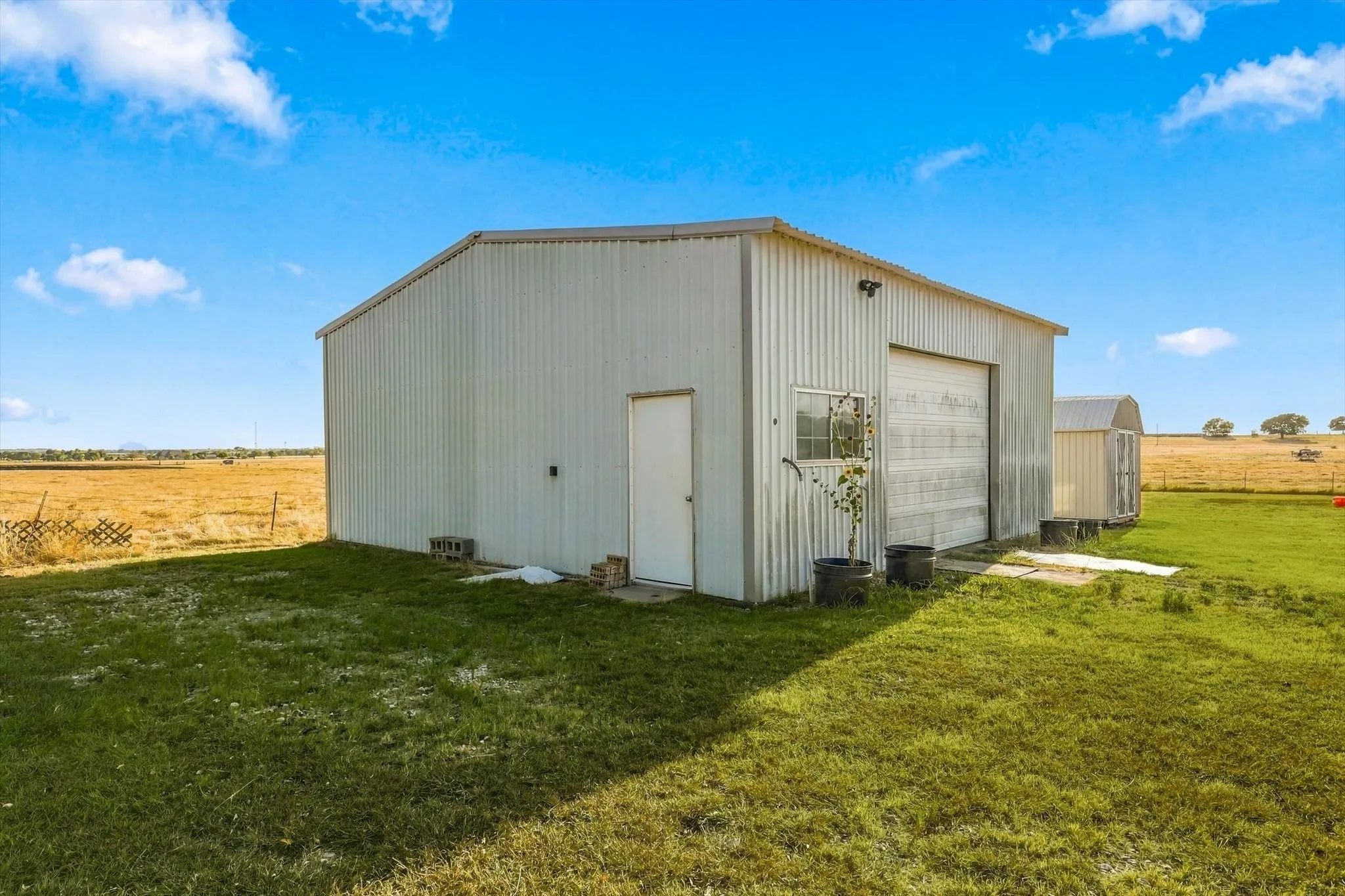 Manufactured Home For Sale in Cooke County , 934 Elm Grove Road, Valley View, Texas 76272, 3 Bedroom, 2 Bathroom, Garage spaces, 1,280 Sqft, built in 1995, mls#21387938, Real Estate Agent in Valley View, Homes For Sale in Cooke county, Homes For Sale in Valley View, Realtor in Valley View Texas, Real Estate Brokerage Independent Realty Texas, Luminita Cordes Realtor