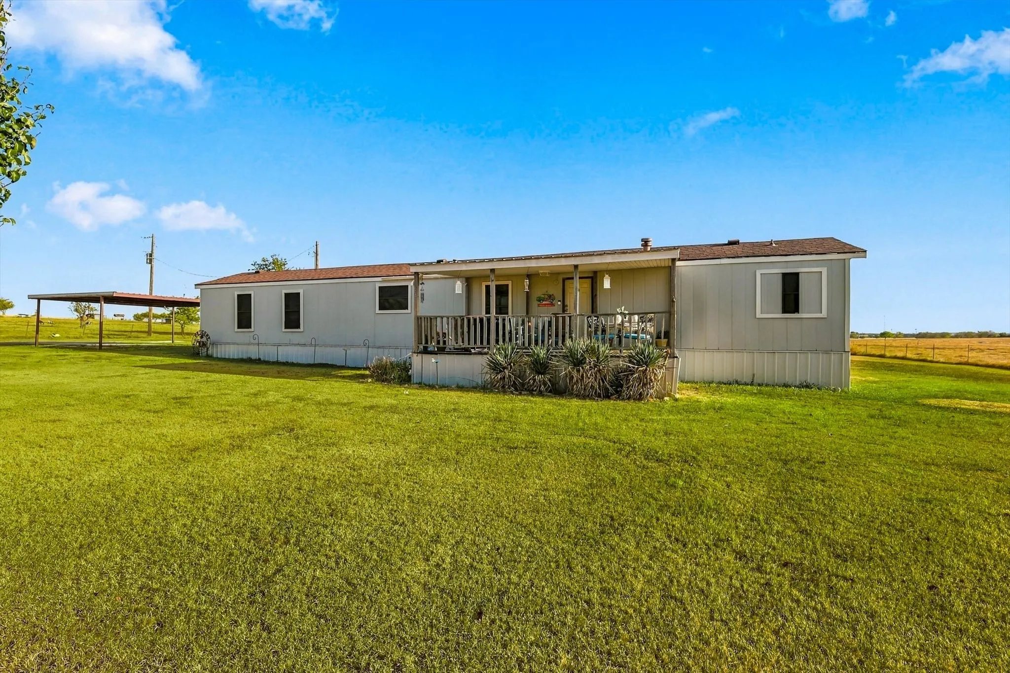 Manufactured Home For Sale in Cooke County , 934 Elm Grove Road, Valley View, Texas 76272, 3 Bedroom, 2 Bathroom, Garage spaces, 1,280 Sqft, built in 1995, mls#21387938, Real Estate Agent in Valley View, Homes For Sale in Cooke county, Homes For Sale in Valley View, Realtor in Valley View Texas, Real Estate Brokerage Independent Realty Texas, Luminita Cordes Realtor