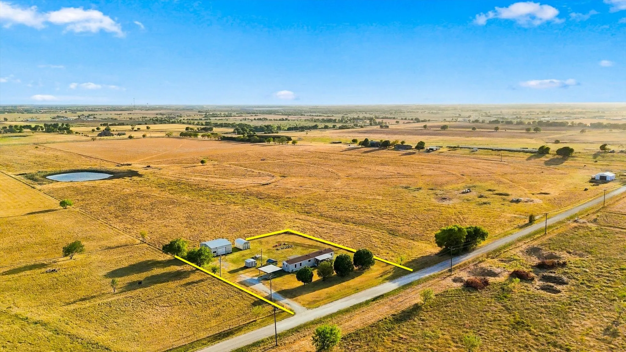 Manufactured Home For Sale in Cooke County , 934 Elm Grove Road, Valley View, Texas 76272, 3 Bedroom, 2 Bathroom, Garage spaces, 1,280 Sqft, built in 1995, mls#21387938, Real Estate Agent in Valley View, Homes For Sale in Cooke county, Homes For Sale in Valley View, Realtor in Valley View Texas, Real Estate Brokerage Independent Realty Texas, Luminita Cordes Realtor