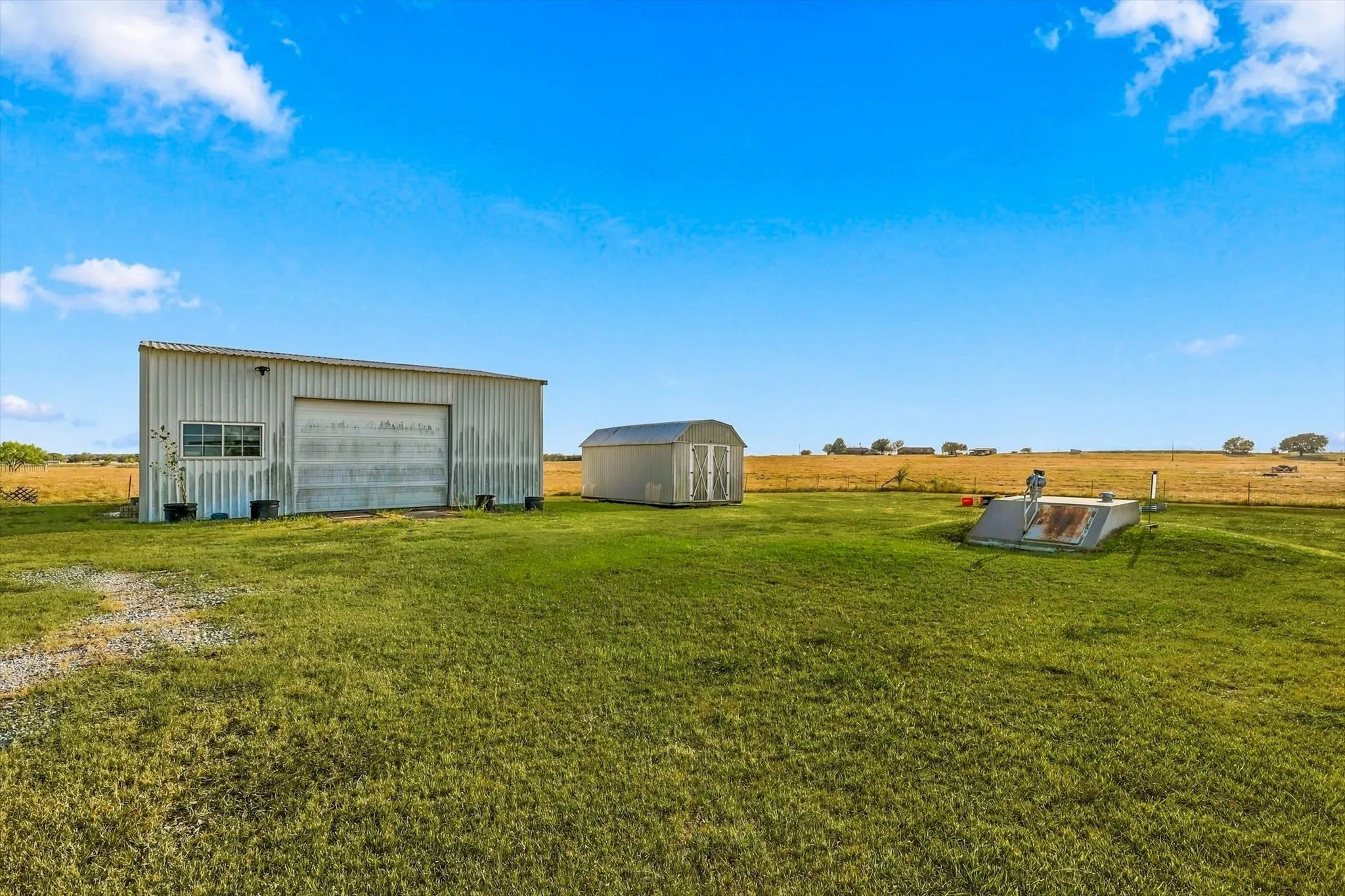 Manufactured Home For Sale in Cooke County , 934 Elm Grove Road, Valley View, Texas 76272, 3 Bedroom, 2 Bathroom, Garage spaces, 1,280 Sqft, built in 1995, mls#21387938, Real Estate Agent in Valley View, Homes For Sale in Cooke county, Homes For Sale in Valley View, Realtor in Valley View Texas, Real Estate Brokerage Independent Realty Texas, Luminita Cordes Realtor