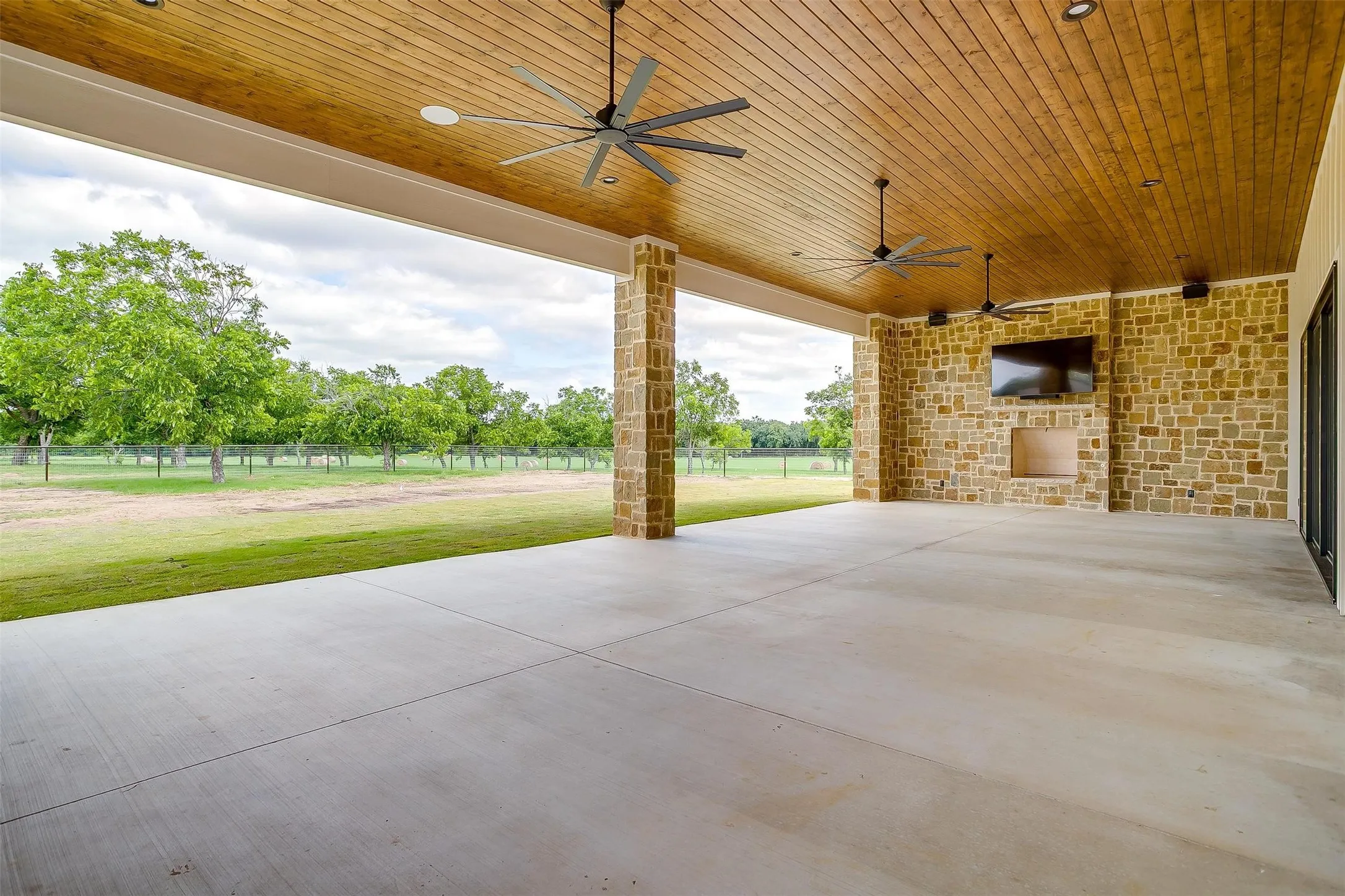 Single Family Residence For Sale in Montague County , 3019 Orchard Road, Bowie, Texas 76230, 4 Bedroom, 4 Bathroom, 2 Garage spaces, 3,480 Sqft, built in 2024, mls#21388418, Real Estate Agent in Bowie, Homes For Sale in Montague county, Homes For Sale in Bowie, Realtor in Bowie Texas, Real Estate Brokerage Independent Realty Texas, Luminita Cordes Realtor