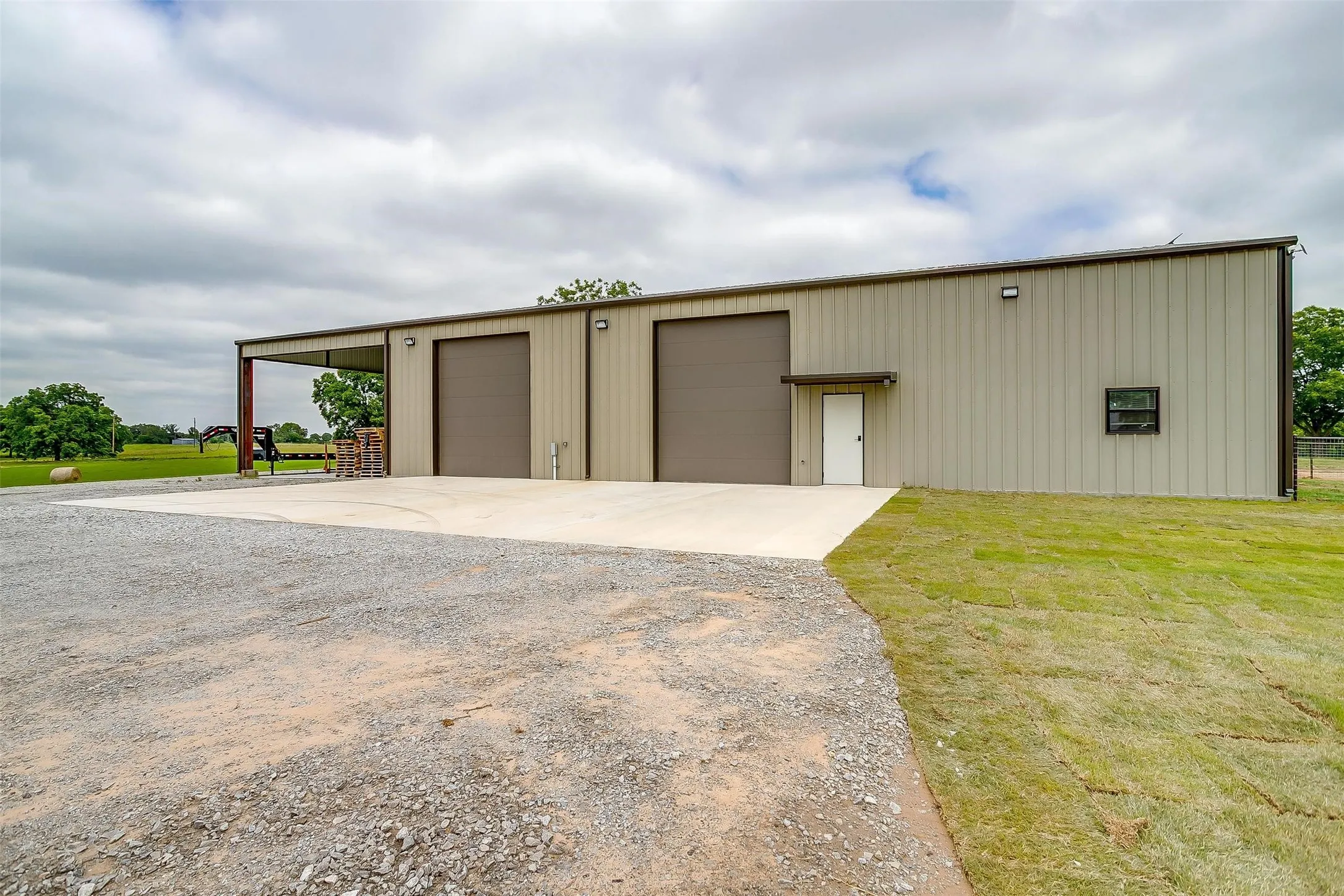 Single Family Residence For Sale in Montague County , 3019 Orchard Road, Bowie, Texas 76230, 4 Bedroom, 4 Bathroom, 2 Garage spaces, 3,480 Sqft, built in 2024, mls#21388418, Real Estate Agent in Bowie, Homes For Sale in Montague county, Homes For Sale in Bowie, Realtor in Bowie Texas, Real Estate Brokerage Independent Realty Texas, Luminita Cordes Realtor