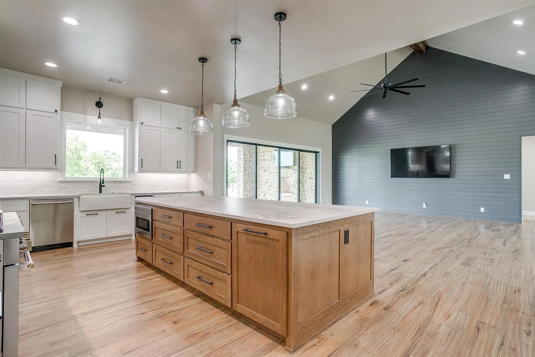 Single Family Residence For Sale in Montague County , 3019 Orchard Road, Bowie, Texas 76230, 4 Bedroom, 4 Bathroom, 2 Garage spaces, 3,480 Sqft, built in 2024, mls#21388418, Real Estate Agent in Bowie, Homes For Sale in Montague county, Homes For Sale in Bowie, Realtor in Bowie Texas, Real Estate Brokerage Independent Realty Texas, Luminita Cordes Realtor