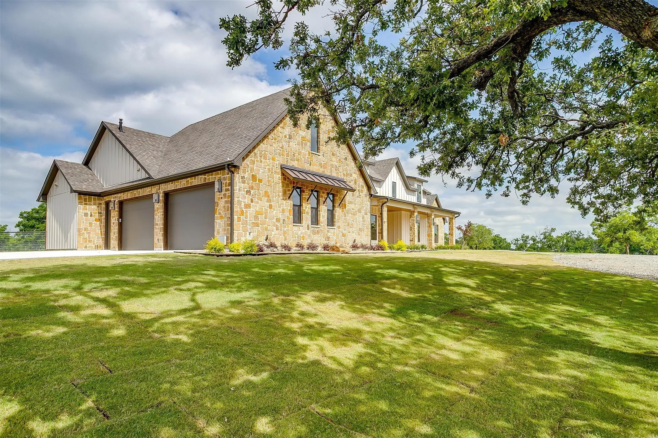 Single Family Residence For Sale in Montague County , 3019 Orchard Road, Bowie, Texas 76230, 4 Bedroom, 4 Bathroom, 2 Garage spaces, 3,480 Sqft, built in 2024, mls#21388418, Real Estate Agent in Bowie, Homes For Sale in Montague county, Homes For Sale in Bowie, Realtor in Bowie Texas, Real Estate Brokerage Independent Realty Texas, Luminita Cordes Realtor