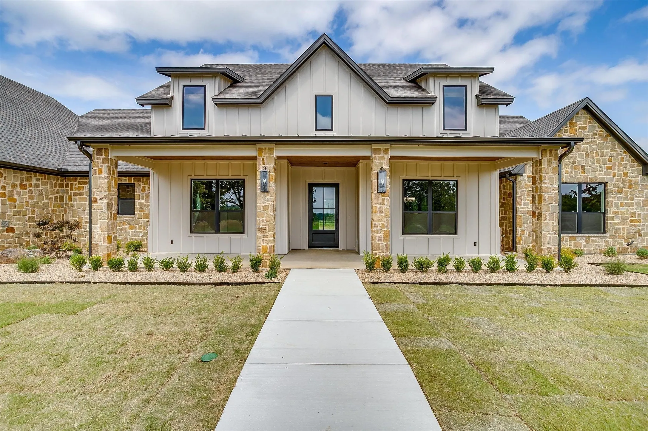 Single Family Residence For Sale in Montague County , 3019 Orchard Road, Bowie, Texas 76230, 4 Bedroom, 4 Bathroom, 2 Garage spaces, 3,480 Sqft, built in 2024, mls#21388418, Real Estate Agent in Bowie, Homes For Sale in Montague county, Homes For Sale in Bowie, Realtor in Bowie Texas, Real Estate Brokerage Independent Realty Texas, Luminita Cordes Realtor