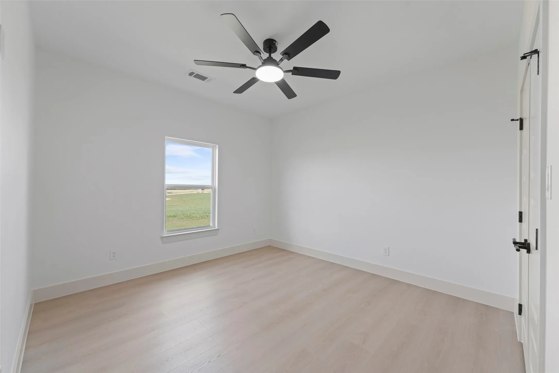 Single Family Residence For Sale in Grayson County , 1054 Dixie Estates Way, Whitesboro, Texas 76273, 4 Bedroom, 4 Bathroom, 2 Garage spaces, 2,870 Sqft, built in 2026, mls#21388415, Real Estate Agent in Whitesboro, Homes For Sale in Grayson county, Homes For Sale in Whitesboro, Realtor in Whitesboro Texas, Real Estate Brokerage Independent Realty Texas, Luminita Cordes Realtor