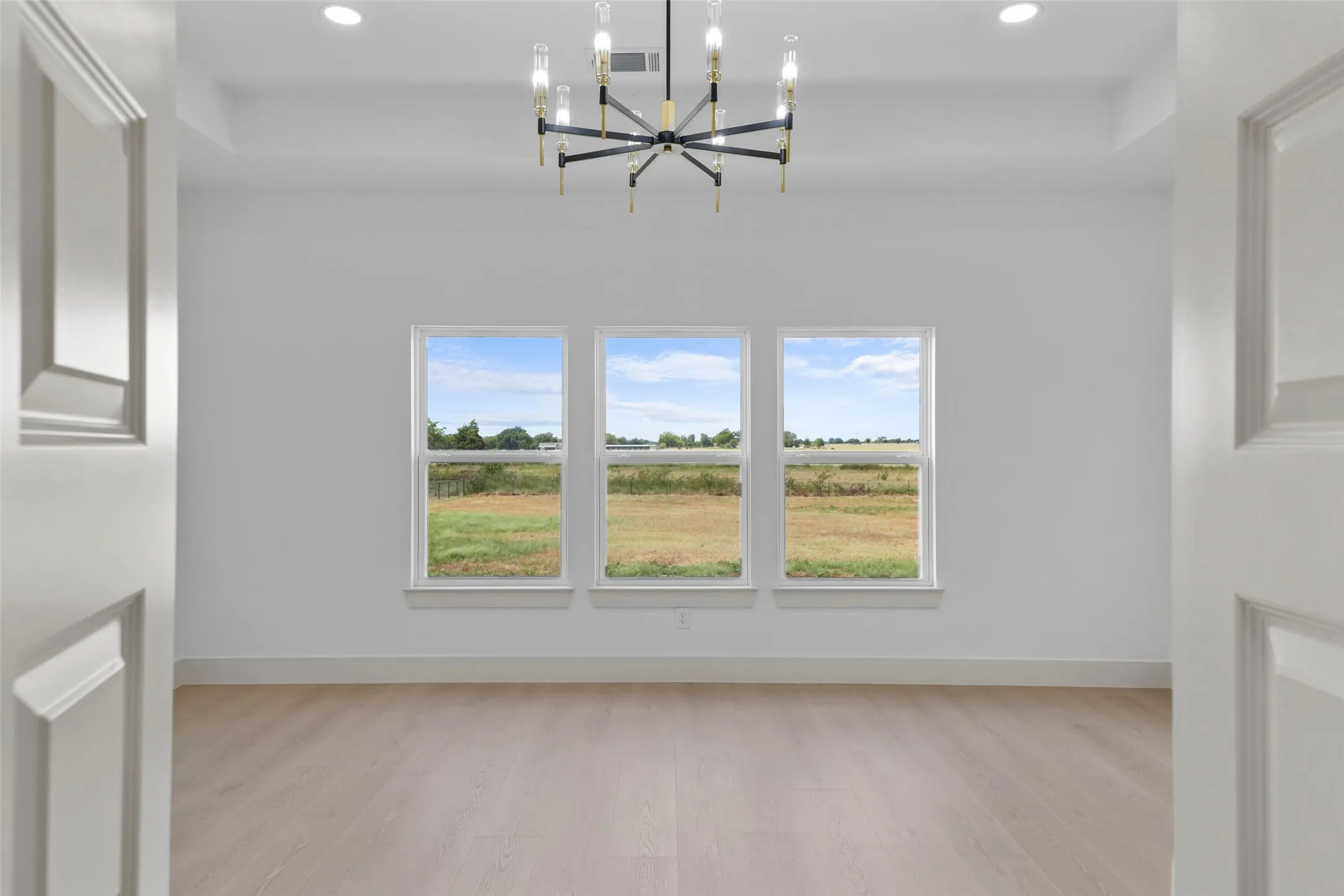Single Family Residence For Sale in Grayson County , 1054 Dixie Estates Way, Whitesboro, Texas 76273, 4 Bedroom, 4 Bathroom, 2 Garage spaces, 2,870 Sqft, built in 2026, mls#21388415, Real Estate Agent in Whitesboro, Homes For Sale in Grayson county, Homes For Sale in Whitesboro, Realtor in Whitesboro Texas, Real Estate Brokerage Independent Realty Texas, Luminita Cordes Realtor