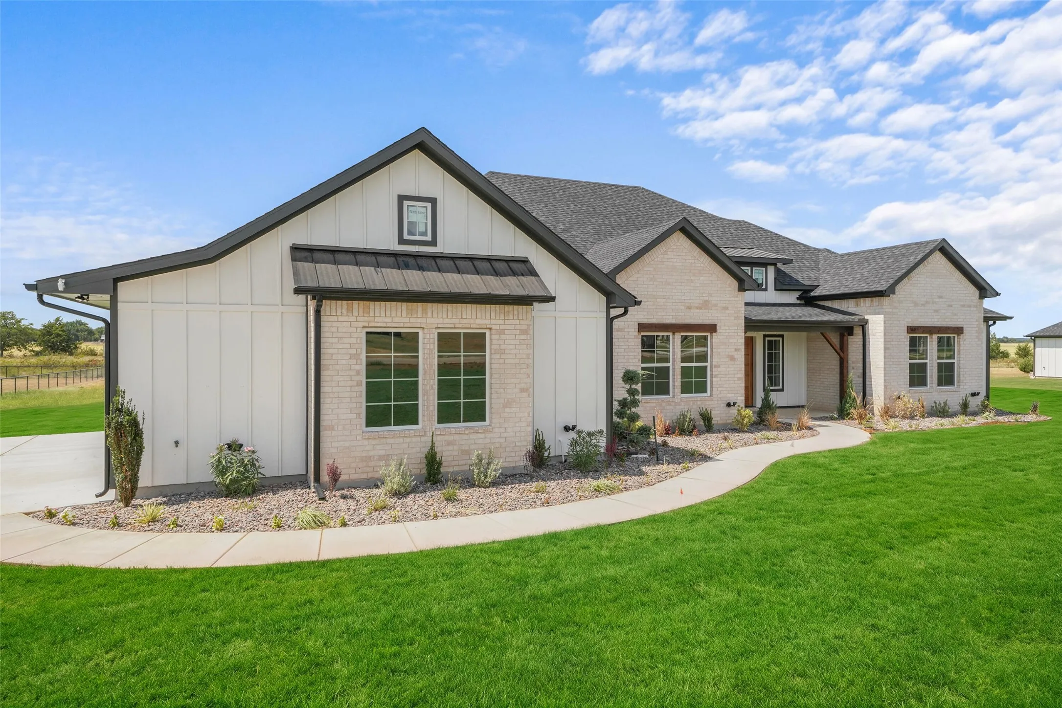 Single Family Residence For Sale in Grayson County , 1054 Dixie Estates Way, Whitesboro, Texas 76273, 4 Bedroom, 4 Bathroom, 2 Garage spaces, 2,870 Sqft, built in 2026, mls#21388415, Real Estate Agent in Whitesboro, Homes For Sale in Grayson county, Homes For Sale in Whitesboro, Realtor in Whitesboro Texas, Real Estate Brokerage Independent Realty Texas, Luminita Cordes Realtor