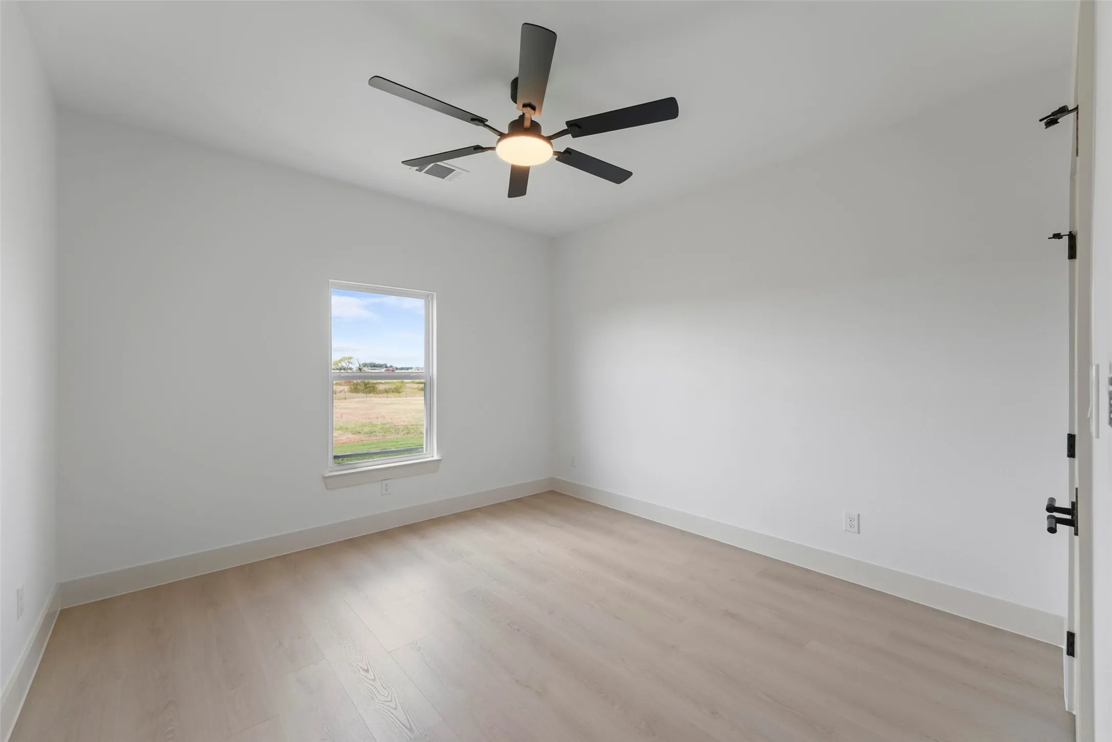 Single Family Residence For Sale in Grayson County , 1054 Dixie Estates Way, Whitesboro, Texas 76273, 4 Bedroom, 4 Bathroom, 2 Garage spaces, 2,870 Sqft, built in 2026, mls#21388415, Real Estate Agent in Whitesboro, Homes For Sale in Grayson county, Homes For Sale in Whitesboro, Realtor in Whitesboro Texas, Real Estate Brokerage Independent Realty Texas, Luminita Cordes Realtor