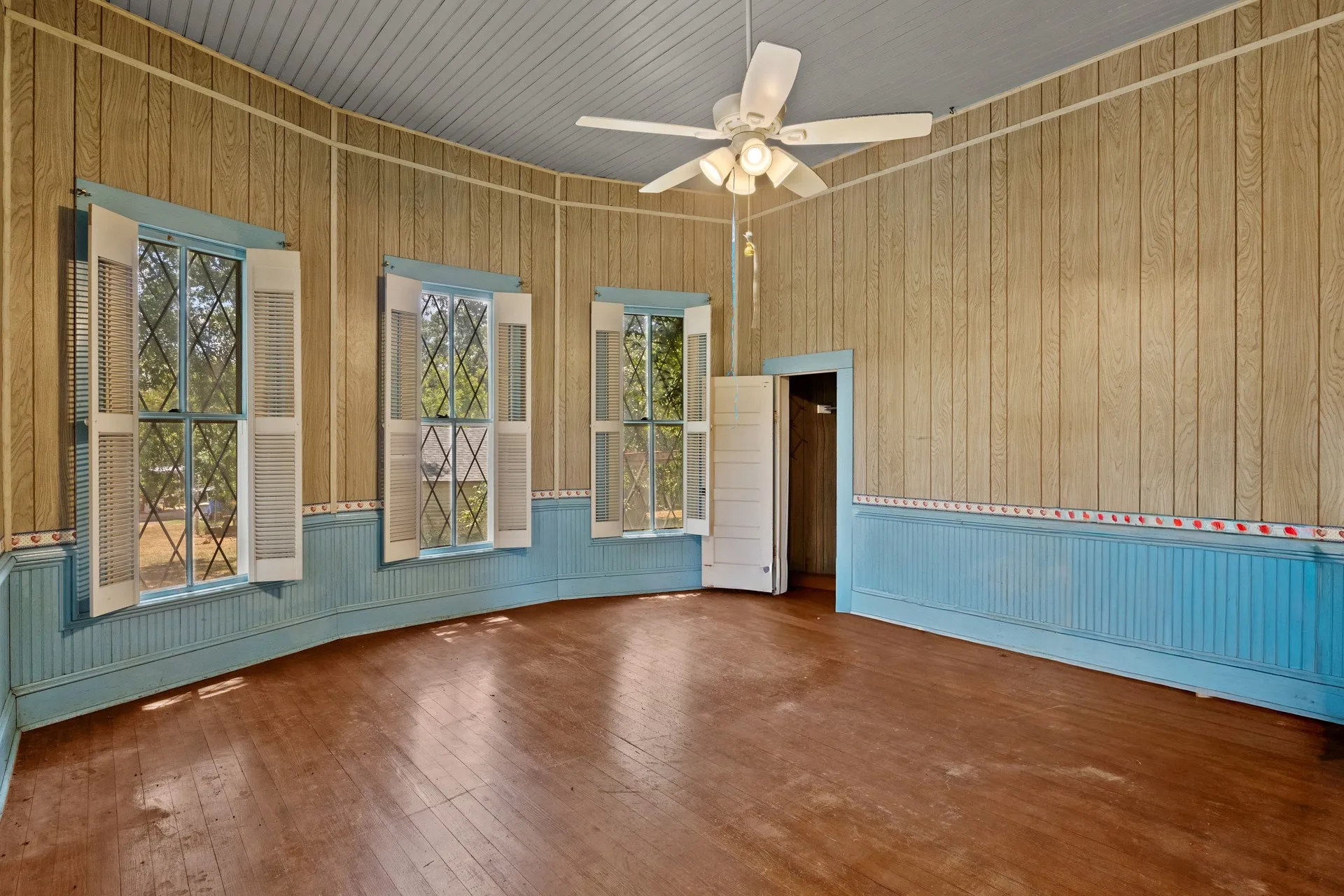 Single Family Residence For Sale in Cass County , 411 ELLIS, Hughes Springs, Texas 75656, 3 Bedroom, 1 Bathroom, Garage spaces, 1,786 Sqft, built in 1955, mls#21388412, Real Estate Agent in Hughes Springs, Homes For Sale in Cass county, Homes For Sale in Hughes Springs, Realtor in Hughes Springs Texas, Real Estate Brokerage Independent Realty Texas, Luminita Cordes Realtor