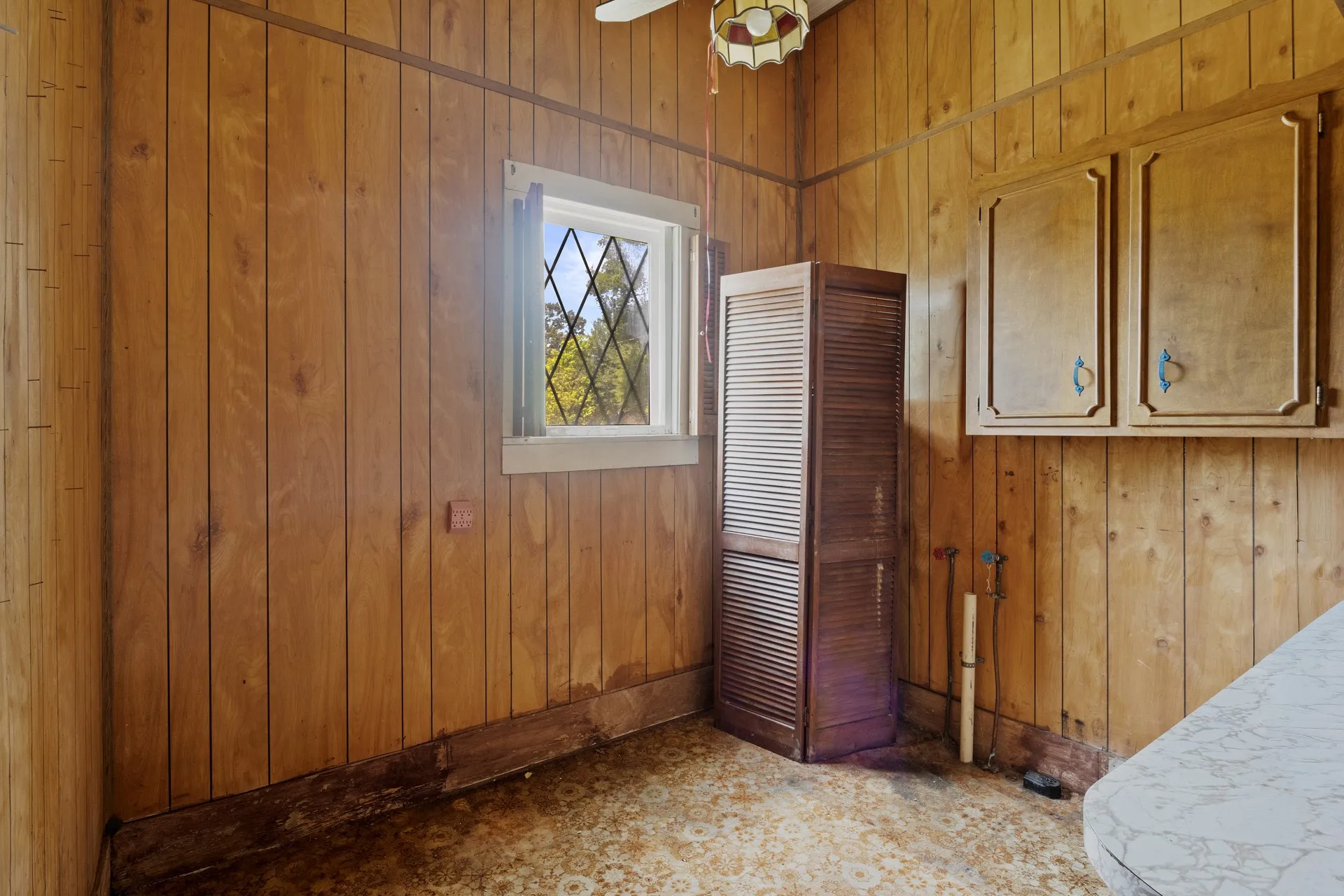 Single Family Residence For Sale in Cass County , 411 ELLIS, Hughes Springs, Texas 75656, 3 Bedroom, 1 Bathroom, Garage spaces, 1,786 Sqft, built in 1955, mls#21388412, Real Estate Agent in Hughes Springs, Homes For Sale in Cass county, Homes For Sale in Hughes Springs, Realtor in Hughes Springs Texas, Real Estate Brokerage Independent Realty Texas, Luminita Cordes Realtor