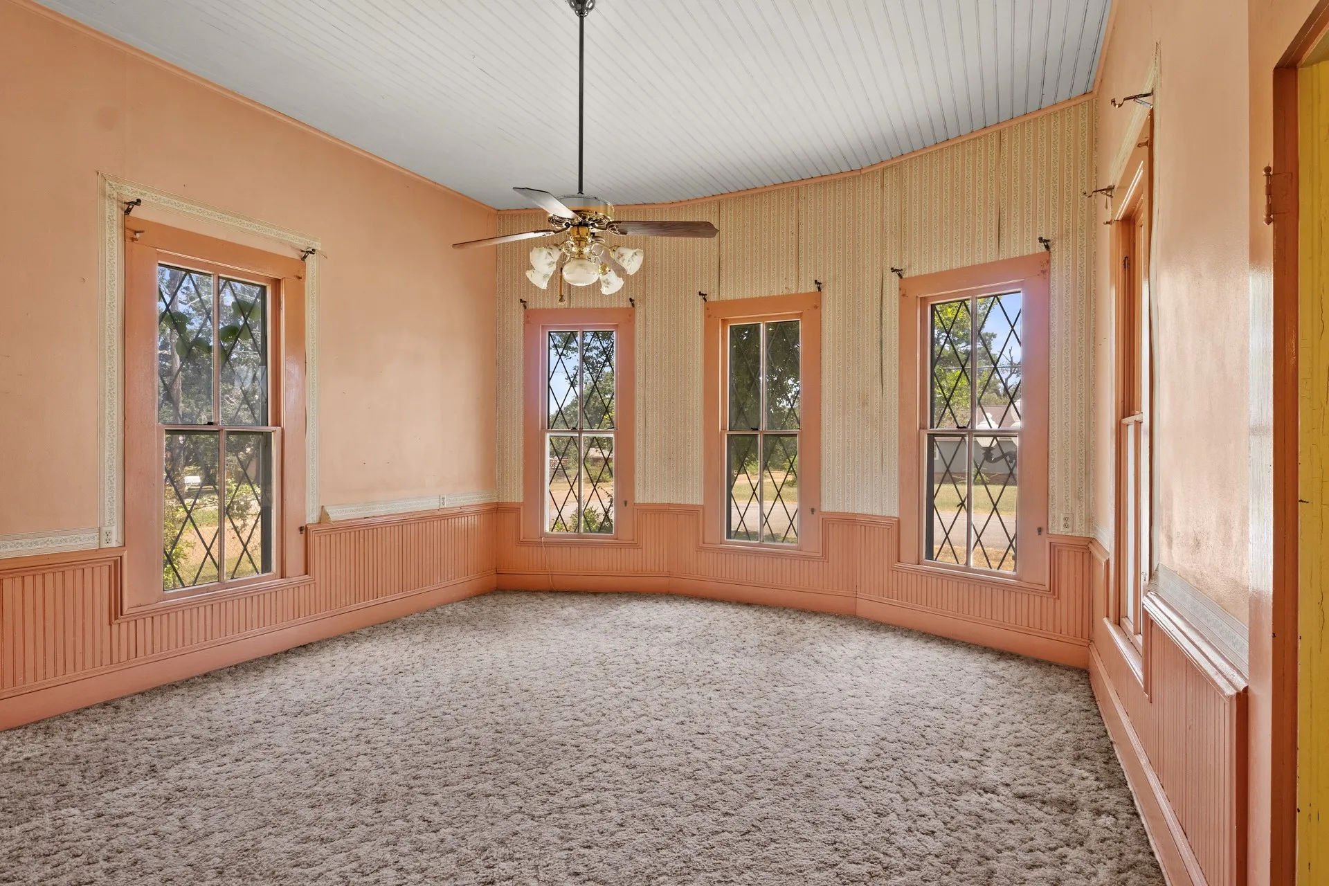 Single Family Residence For Sale in Cass County , 411 ELLIS, Hughes Springs, Texas 75656, 3 Bedroom, 1 Bathroom, Garage spaces, 1,786 Sqft, built in 1955, mls#21388412, Real Estate Agent in Hughes Springs, Homes For Sale in Cass county, Homes For Sale in Hughes Springs, Realtor in Hughes Springs Texas, Real Estate Brokerage Independent Realty Texas, Luminita Cordes Realtor