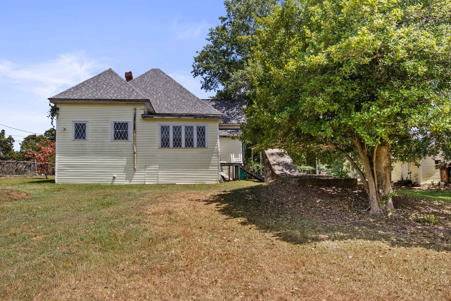 Single Family Residence For Sale in Cass County , 411 ELLIS, Hughes Springs, Texas 75656, 3 Bedroom, 1 Bathroom, Garage spaces, 1,786 Sqft, built in 1955, mls#21388412, Real Estate Agent in Hughes Springs, Homes For Sale in Cass county, Homes For Sale in Hughes Springs, Realtor in Hughes Springs Texas, Real Estate Brokerage Independent Realty Texas, Luminita Cordes Realtor
