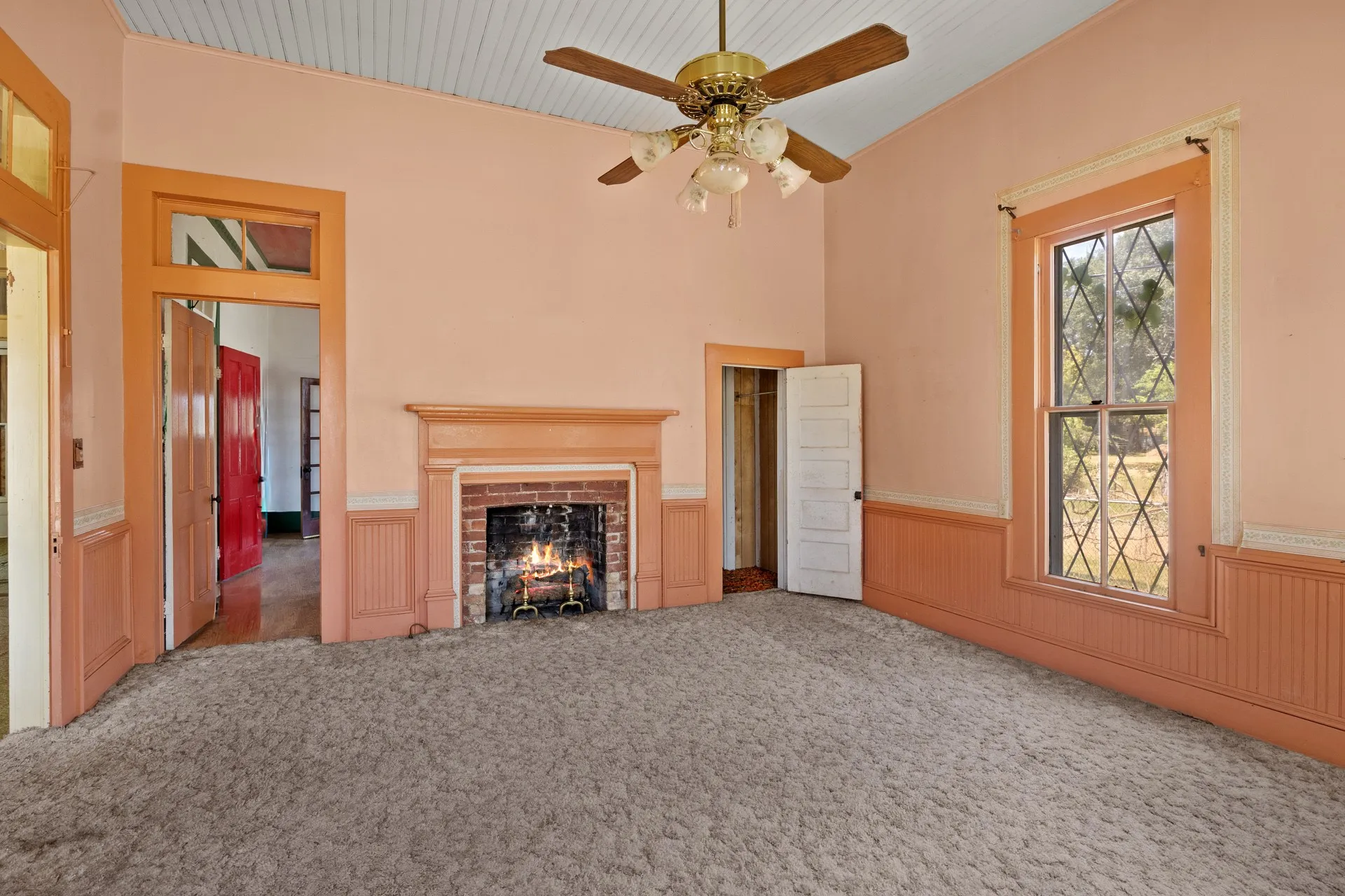 Single Family Residence For Sale in Cass County , 411 ELLIS, Hughes Springs, Texas 75656, 3 Bedroom, 1 Bathroom, Garage spaces, 1,786 Sqft, built in 1955, mls#21388412, Real Estate Agent in Hughes Springs, Homes For Sale in Cass county, Homes For Sale in Hughes Springs, Realtor in Hughes Springs Texas, Real Estate Brokerage Independent Realty Texas, Luminita Cordes Realtor
