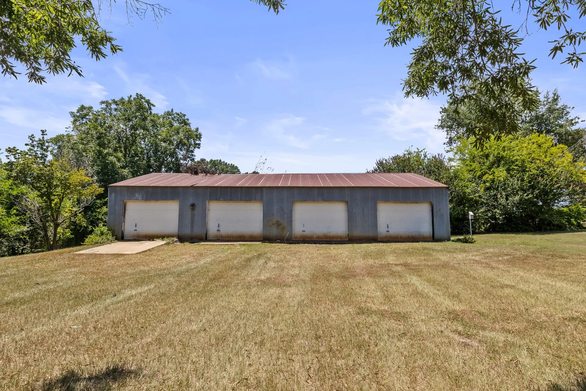 Single Family Residence For Sale in Cass County , 411 ELLIS, Hughes Springs, Texas 75656, 3 Bedroom, 1 Bathroom, Garage spaces, 1,786 Sqft, built in 1955, mls#21388412, Real Estate Agent in Hughes Springs, Homes For Sale in Cass county, Homes For Sale in Hughes Springs, Realtor in Hughes Springs Texas, Real Estate Brokerage Independent Realty Texas, Luminita Cordes Realtor