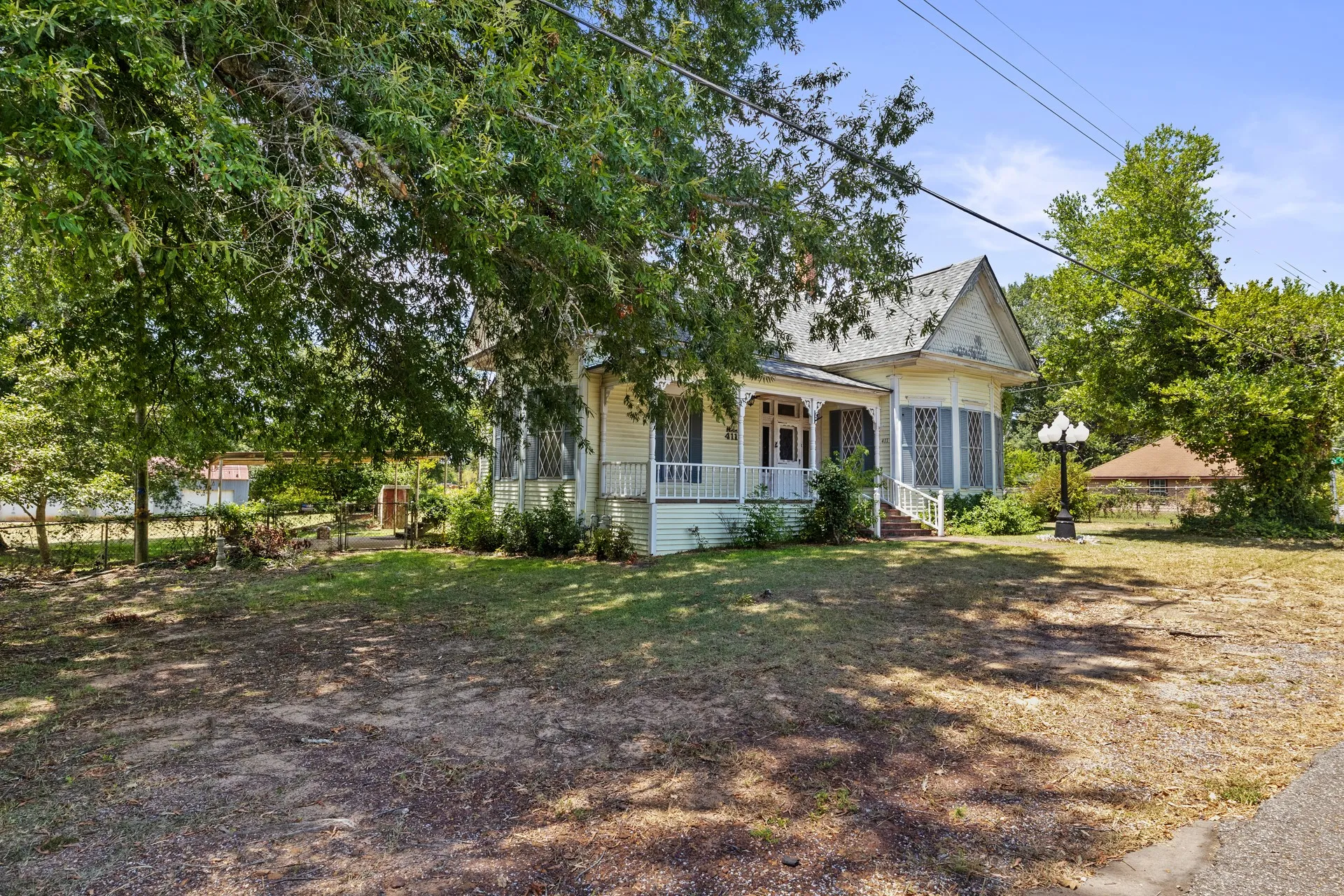 Single Family Residence For Sale in Cass County , 411 ELLIS, Hughes Springs, Texas 75656, 3 Bedroom, 1 Bathroom, Garage spaces, 1,786 Sqft, built in 1955, mls#21388412, Real Estate Agent in Hughes Springs, Homes For Sale in Cass county, Homes For Sale in Hughes Springs, Realtor in Hughes Springs Texas, Real Estate Brokerage Independent Realty Texas, Luminita Cordes Realtor