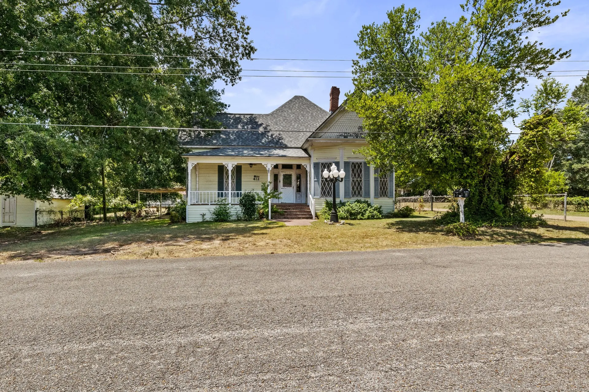 Single Family Residence For Sale in Cass County , 411 ELLIS, Hughes Springs, Texas 75656, 3 Bedroom, 1 Bathroom, Garage spaces, 1,786 Sqft, built in 1955, mls#21388412, Real Estate Agent in Hughes Springs, Homes For Sale in Cass county, Homes For Sale in Hughes Springs, Realtor in Hughes Springs Texas, Real Estate Brokerage Independent Realty Texas, Luminita Cordes Realtor