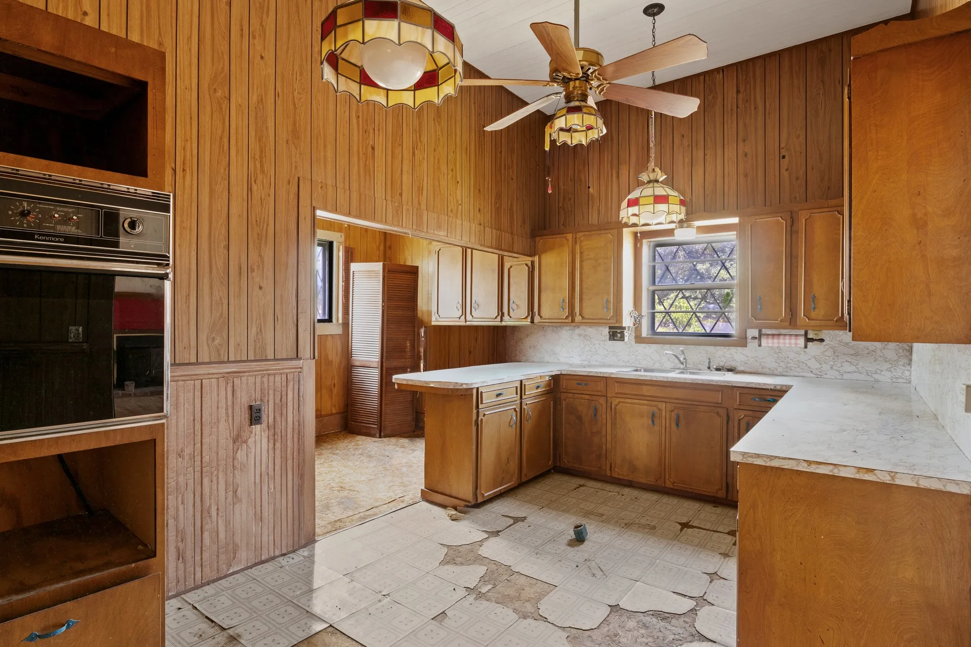 Single Family Residence For Sale in Cass County , 411 ELLIS, Hughes Springs, Texas 75656, 3 Bedroom, 1 Bathroom, Garage spaces, 1,786 Sqft, built in 1955, mls#21388412, Real Estate Agent in Hughes Springs, Homes For Sale in Cass county, Homes For Sale in Hughes Springs, Realtor in Hughes Springs Texas, Real Estate Brokerage Independent Realty Texas, Luminita Cordes Realtor