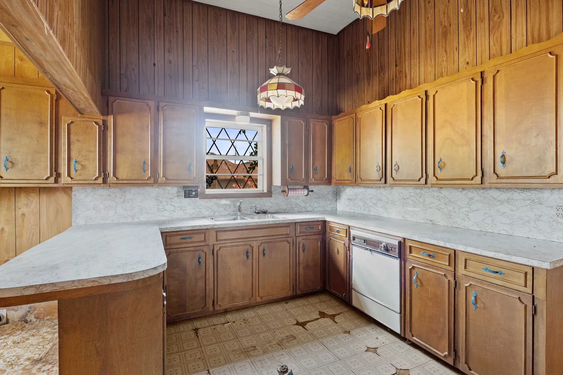Single Family Residence For Sale in Cass County , 411 ELLIS, Hughes Springs, Texas 75656, 3 Bedroom, 1 Bathroom, Garage spaces, 1,786 Sqft, built in 1955, mls#21388412, Real Estate Agent in Hughes Springs, Homes For Sale in Cass county, Homes For Sale in Hughes Springs, Realtor in Hughes Springs Texas, Real Estate Brokerage Independent Realty Texas, Luminita Cordes Realtor
