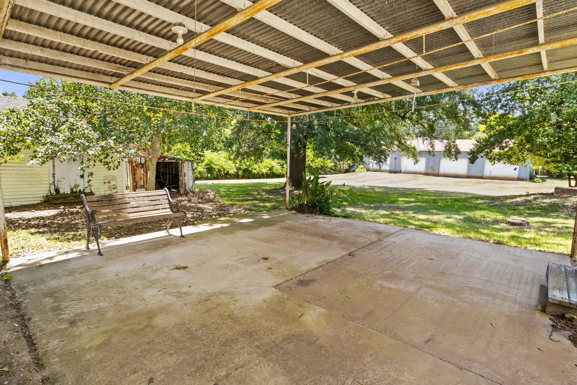 Single Family Residence For Sale in Cass County , 411 ELLIS, Hughes Springs, Texas 75656, 3 Bedroom, 1 Bathroom, Garage spaces, 1,786 Sqft, built in 1955, mls#21388412, Real Estate Agent in Hughes Springs, Homes For Sale in Cass county, Homes For Sale in Hughes Springs, Realtor in Hughes Springs Texas, Real Estate Brokerage Independent Realty Texas, Luminita Cordes Realtor