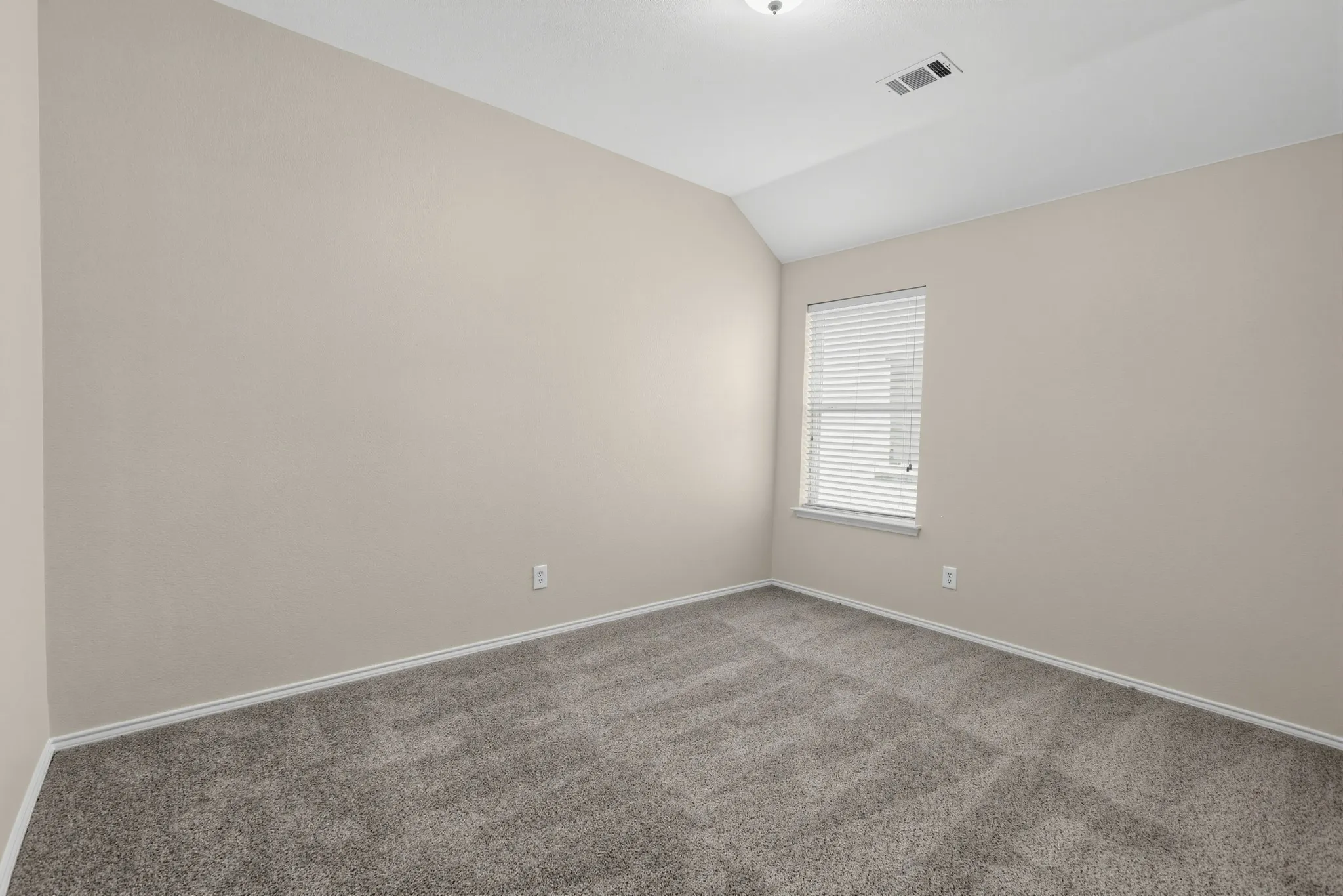 Single Family Residence For Sale in Ellis County , 1655 Wildflower Drive, Waxahachie, Texas 75165, 3 Bedroom, 2 Bathroom, 2 Garage spaces, 1,571 Sqft, built in 2008, mls#21388436, Real Estate Agent in Waxahachie, Homes For Sale in Ellis county, Homes For Sale in Waxahachie, Realtor in Waxahachie Texas, Real Estate Brokerage Independent Realty Texas, Luminita Cordes Realtor