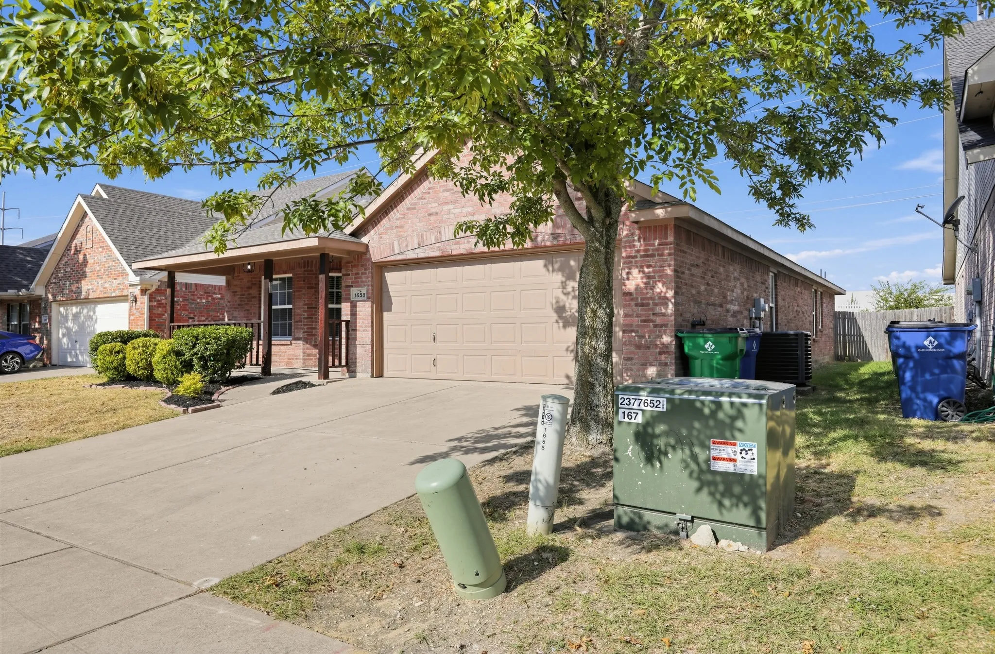 Single Family Residence For Sale in Ellis County , 1655 Wildflower Drive, Waxahachie, Texas 75165, 3 Bedroom, 2 Bathroom, 2 Garage spaces, 1,571 Sqft, built in 2008, mls#21388436, Real Estate Agent in Waxahachie, Homes For Sale in Ellis county, Homes For Sale in Waxahachie, Realtor in Waxahachie Texas, Real Estate Brokerage Independent Realty Texas, Luminita Cordes Realtor