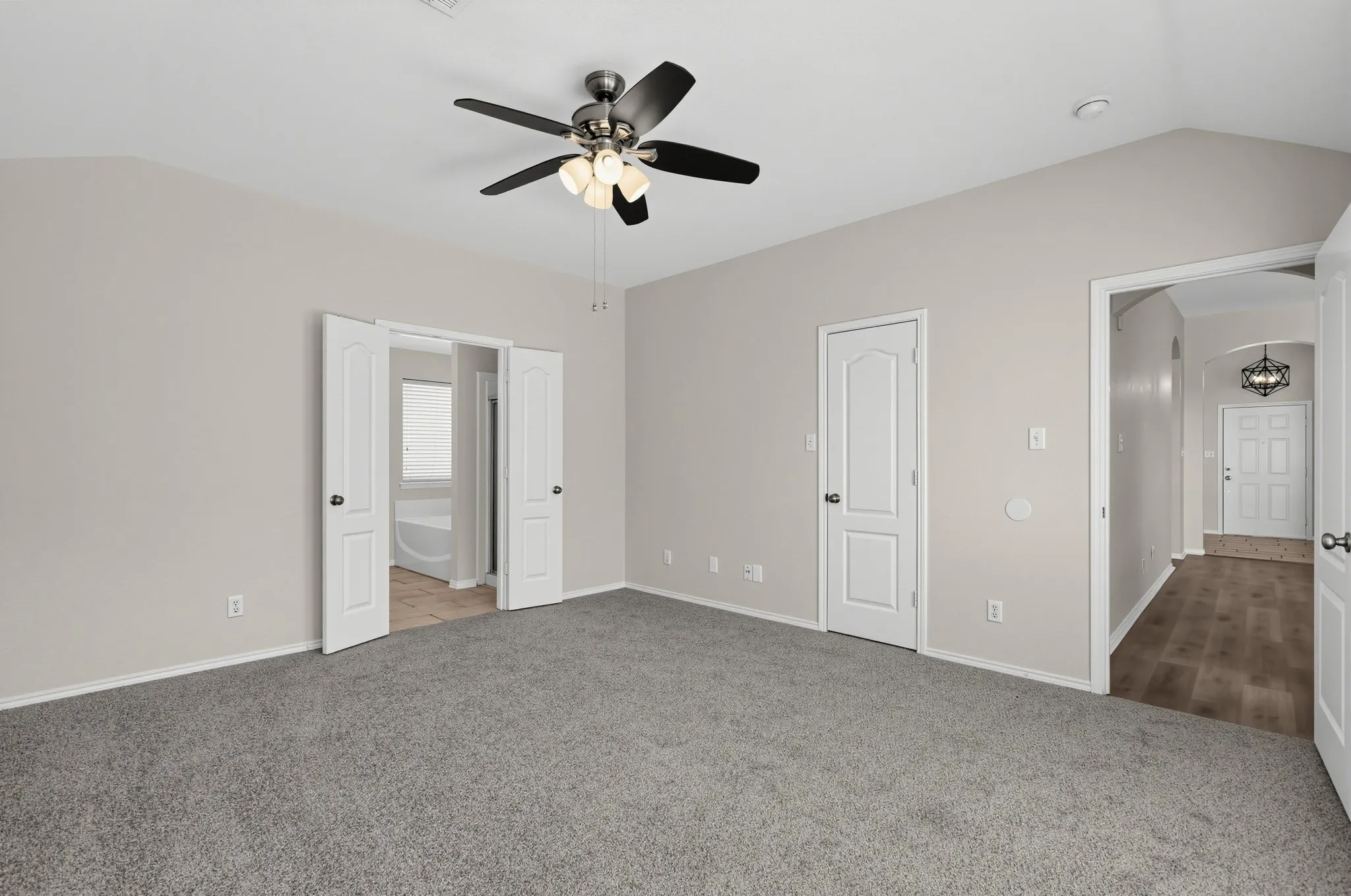 Single Family Residence For Sale in Ellis County , 1655 Wildflower Drive, Waxahachie, Texas 75165, 3 Bedroom, 2 Bathroom, 2 Garage spaces, 1,571 Sqft, built in 2008, mls#21388436, Real Estate Agent in Waxahachie, Homes For Sale in Ellis county, Homes For Sale in Waxahachie, Realtor in Waxahachie Texas, Real Estate Brokerage Independent Realty Texas, Luminita Cordes Realtor