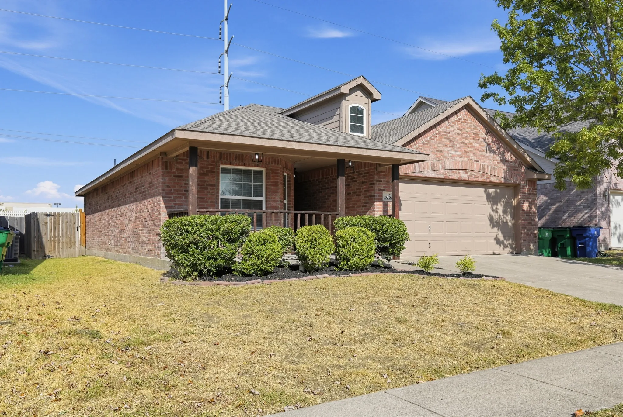 Single Family Residence For Sale in Ellis County , 1655 Wildflower Drive, Waxahachie, Texas 75165, 3 Bedroom, 2 Bathroom, 2 Garage spaces, 1,571 Sqft, built in 2008, mls#21388436, Real Estate Agent in Waxahachie, Homes For Sale in Ellis county, Homes For Sale in Waxahachie, Realtor in Waxahachie Texas, Real Estate Brokerage Independent Realty Texas, Luminita Cordes Realtor