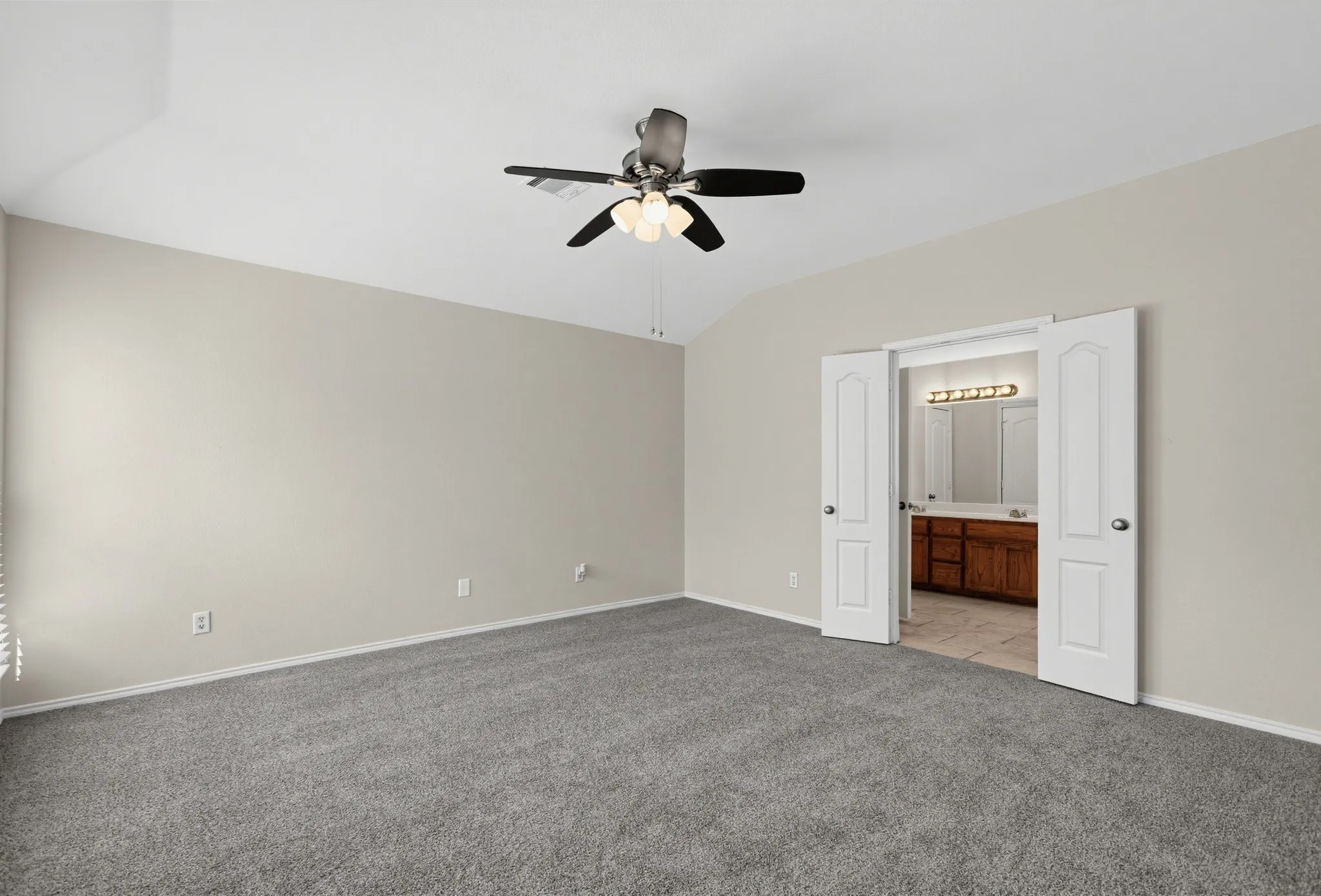 Single Family Residence For Sale in Ellis County , 1655 Wildflower Drive, Waxahachie, Texas 75165, 3 Bedroom, 2 Bathroom, 2 Garage spaces, 1,571 Sqft, built in 2008, mls#21388436, Real Estate Agent in Waxahachie, Homes For Sale in Ellis county, Homes For Sale in Waxahachie, Realtor in Waxahachie Texas, Real Estate Brokerage Independent Realty Texas, Luminita Cordes Realtor