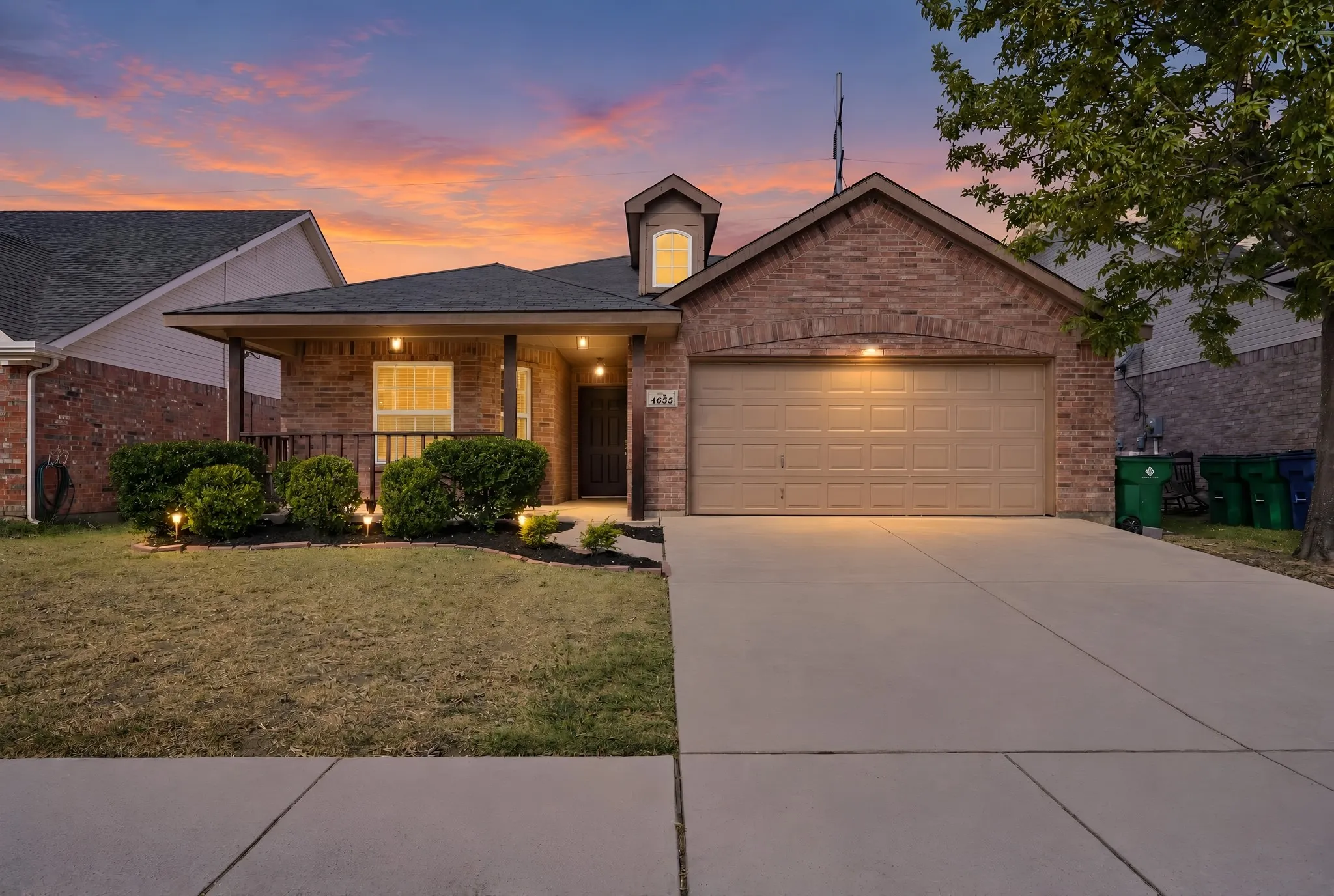 Single Family Residence For Sale in Ellis County , 1655 Wildflower Drive, Waxahachie, Texas 75165, 3 Bedroom, 2 Bathroom, 2 Garage spaces, 1,571 Sqft, built in 2008, mls#21388436, Real Estate Agent in Waxahachie, Homes For Sale in Ellis county, Homes For Sale in Waxahachie, Realtor in Waxahachie Texas, Real Estate Brokerage Independent Realty Texas, Luminita Cordes Realtor