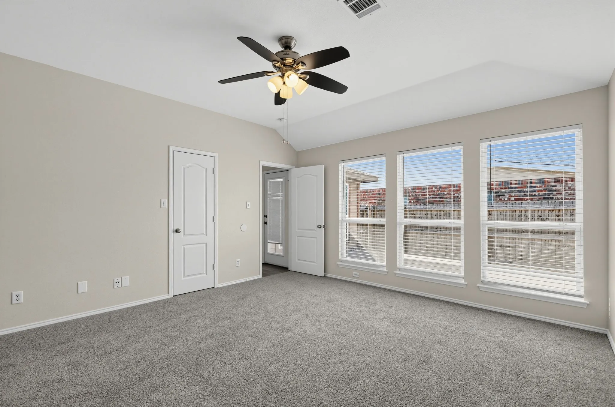 Single Family Residence For Sale in Ellis County , 1655 Wildflower Drive, Waxahachie, Texas 75165, 3 Bedroom, 2 Bathroom, 2 Garage spaces, 1,571 Sqft, built in 2008, mls#21388436, Real Estate Agent in Waxahachie, Homes For Sale in Ellis county, Homes For Sale in Waxahachie, Realtor in Waxahachie Texas, Real Estate Brokerage Independent Realty Texas, Luminita Cordes Realtor