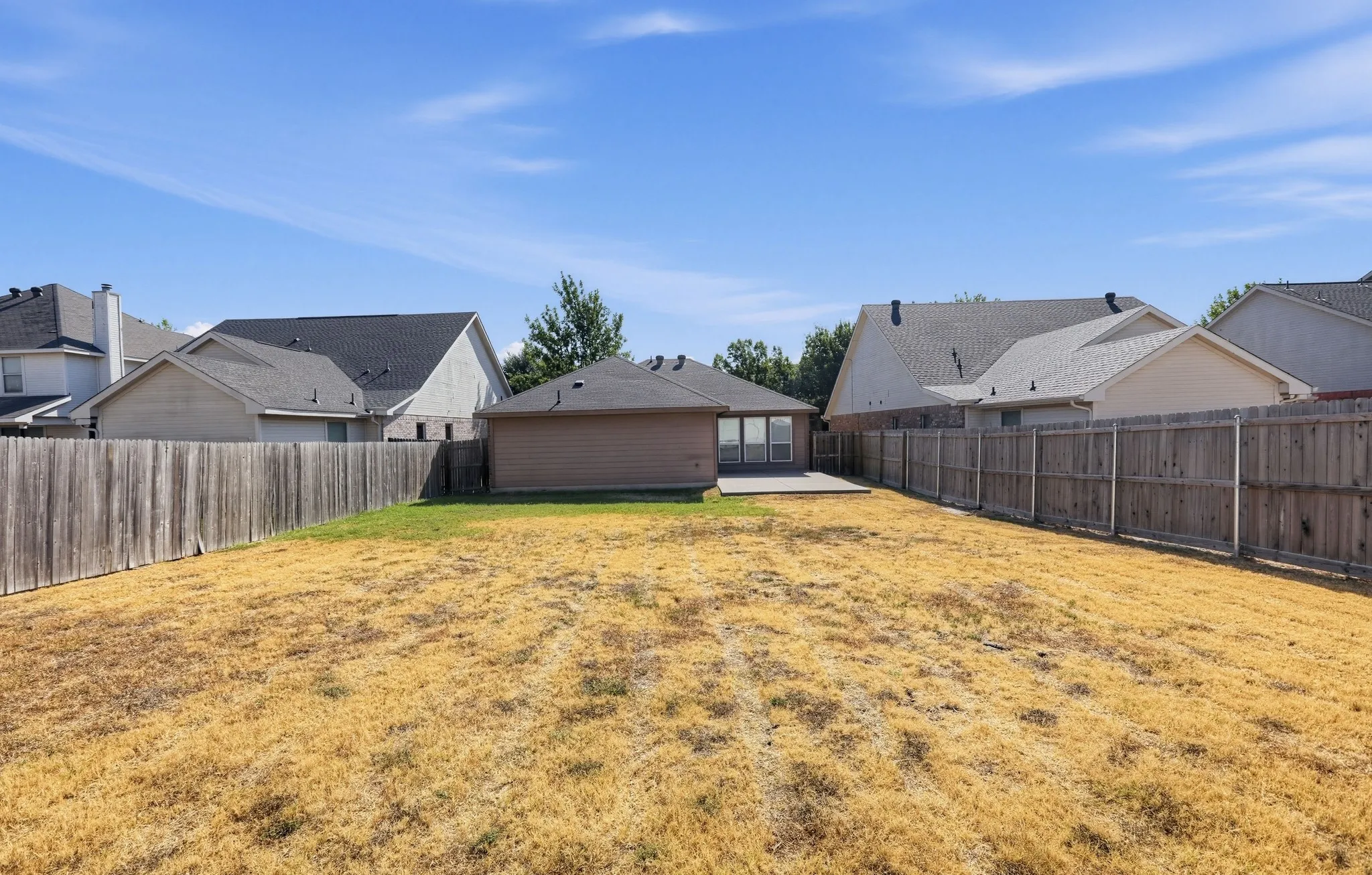 Single Family Residence For Sale in Ellis County , 1655 Wildflower Drive, Waxahachie, Texas 75165, 3 Bedroom, 2 Bathroom, 2 Garage spaces, 1,571 Sqft, built in 2008, mls#21388436, Real Estate Agent in Waxahachie, Homes For Sale in Ellis county, Homes For Sale in Waxahachie, Realtor in Waxahachie Texas, Real Estate Brokerage Independent Realty Texas, Luminita Cordes Realtor