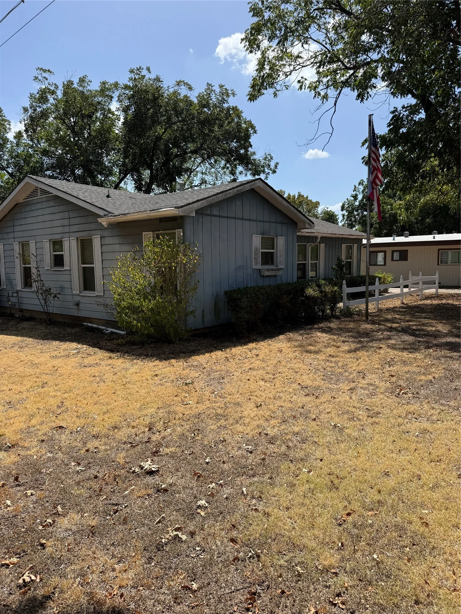 Single Family Residence For Sale in Johnson County , 1101 W Chambers Street, Cleburne, Texas 76033, 3 Bedroom, 2 Bathroom, Garage spaces, 1,859 Sqft, built in 1955, mls#21388049, Real Estate Agent in Cleburne, Homes For Sale in Johnson county, Homes For Sale in Cleburne, Realtor in Cleburne Texas, Real Estate Brokerage Independent Realty Texas, Luminita Cordes Realtor