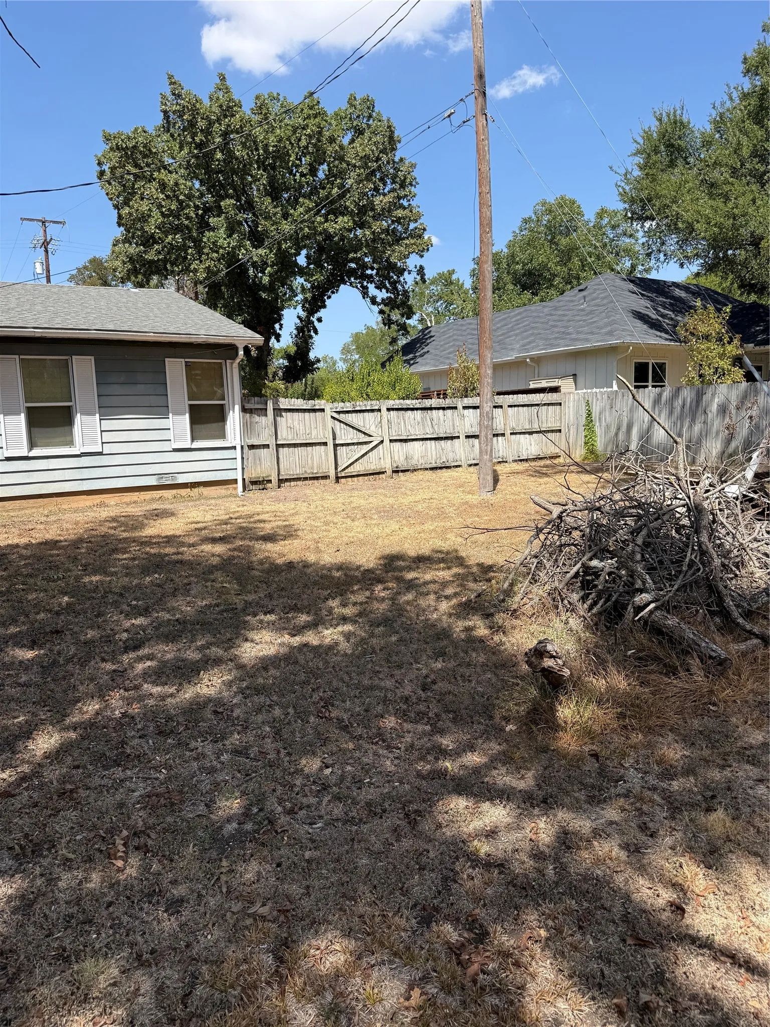 Single Family Residence For Sale in Johnson County , 1101 W Chambers Street, Cleburne, Texas 76033, 3 Bedroom, 2 Bathroom, Garage spaces, 1,859 Sqft, built in 1955, mls#21388049, Real Estate Agent in Cleburne, Homes For Sale in Johnson county, Homes For Sale in Cleburne, Realtor in Cleburne Texas, Real Estate Brokerage Independent Realty Texas, Luminita Cordes Realtor