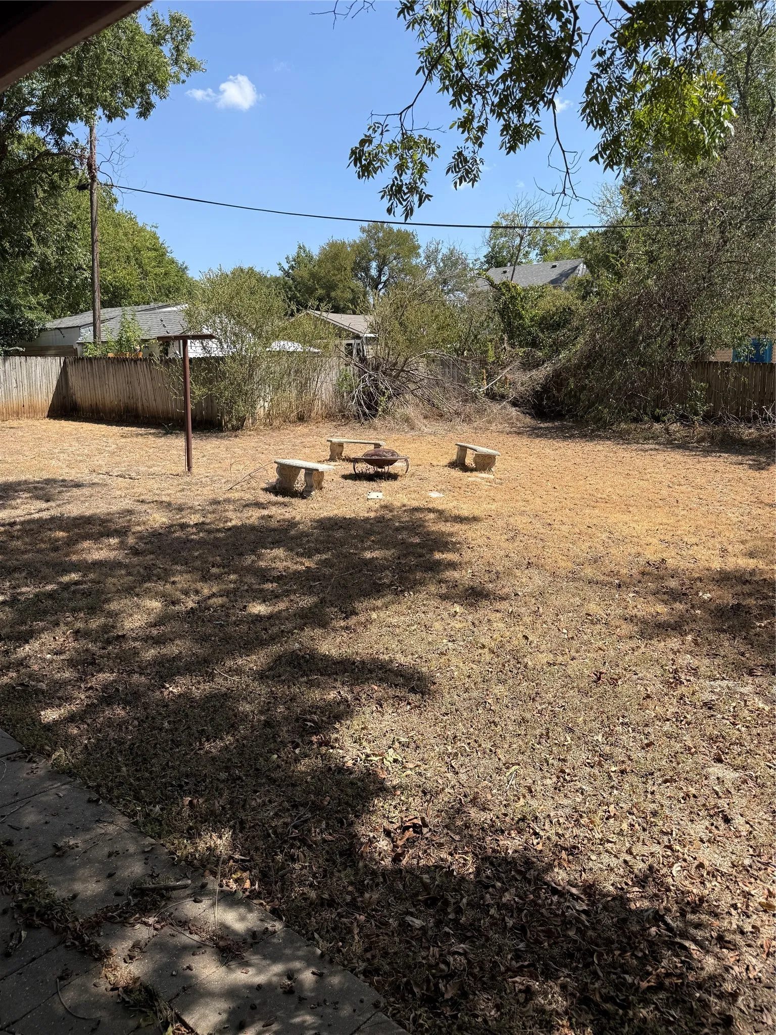 Single Family Residence For Sale in Johnson County , 1101 W Chambers Street, Cleburne, Texas 76033, 3 Bedroom, 2 Bathroom, Garage spaces, 1,859 Sqft, built in 1955, mls#21388049, Real Estate Agent in Cleburne, Homes For Sale in Johnson county, Homes For Sale in Cleburne, Realtor in Cleburne Texas, Real Estate Brokerage Independent Realty Texas, Luminita Cordes Realtor