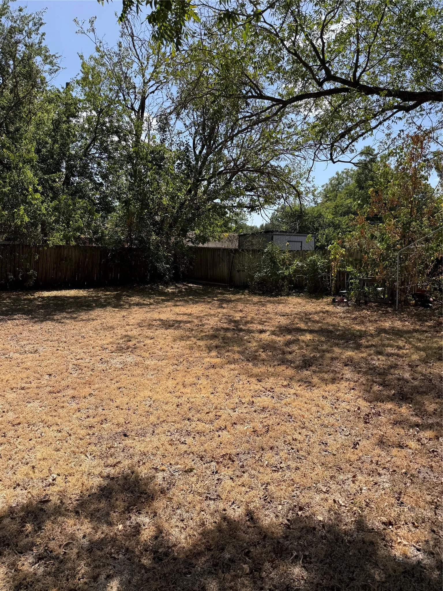 Single Family Residence For Sale in Johnson County , 1101 W Chambers Street, Cleburne, Texas 76033, 3 Bedroom, 2 Bathroom, Garage spaces, 1,859 Sqft, built in 1955, mls#21388049, Real Estate Agent in Cleburne, Homes For Sale in Johnson county, Homes For Sale in Cleburne, Realtor in Cleburne Texas, Real Estate Brokerage Independent Realty Texas, Luminita Cordes Realtor