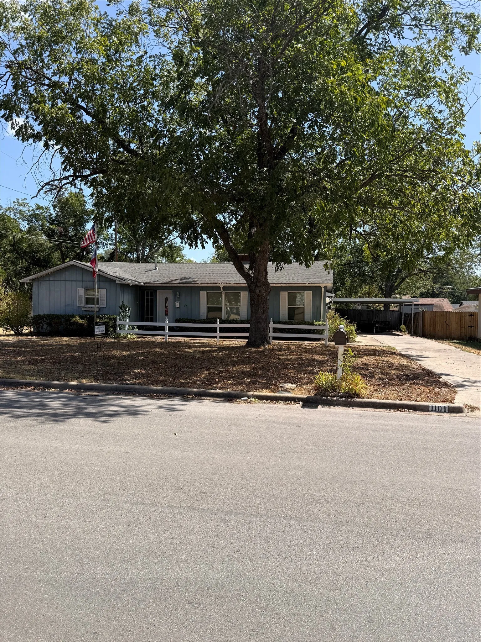 Single Family Residence For Sale in Johnson County , 1101 W Chambers Street, Cleburne, Texas 76033, 3 Bedroom, 2 Bathroom, Garage spaces, 1,859 Sqft, built in 1955, mls#21388049, Real Estate Agent in Cleburne, Homes For Sale in Johnson county, Homes For Sale in Cleburne, Realtor in Cleburne Texas, Real Estate Brokerage Independent Realty Texas, Luminita Cordes Realtor