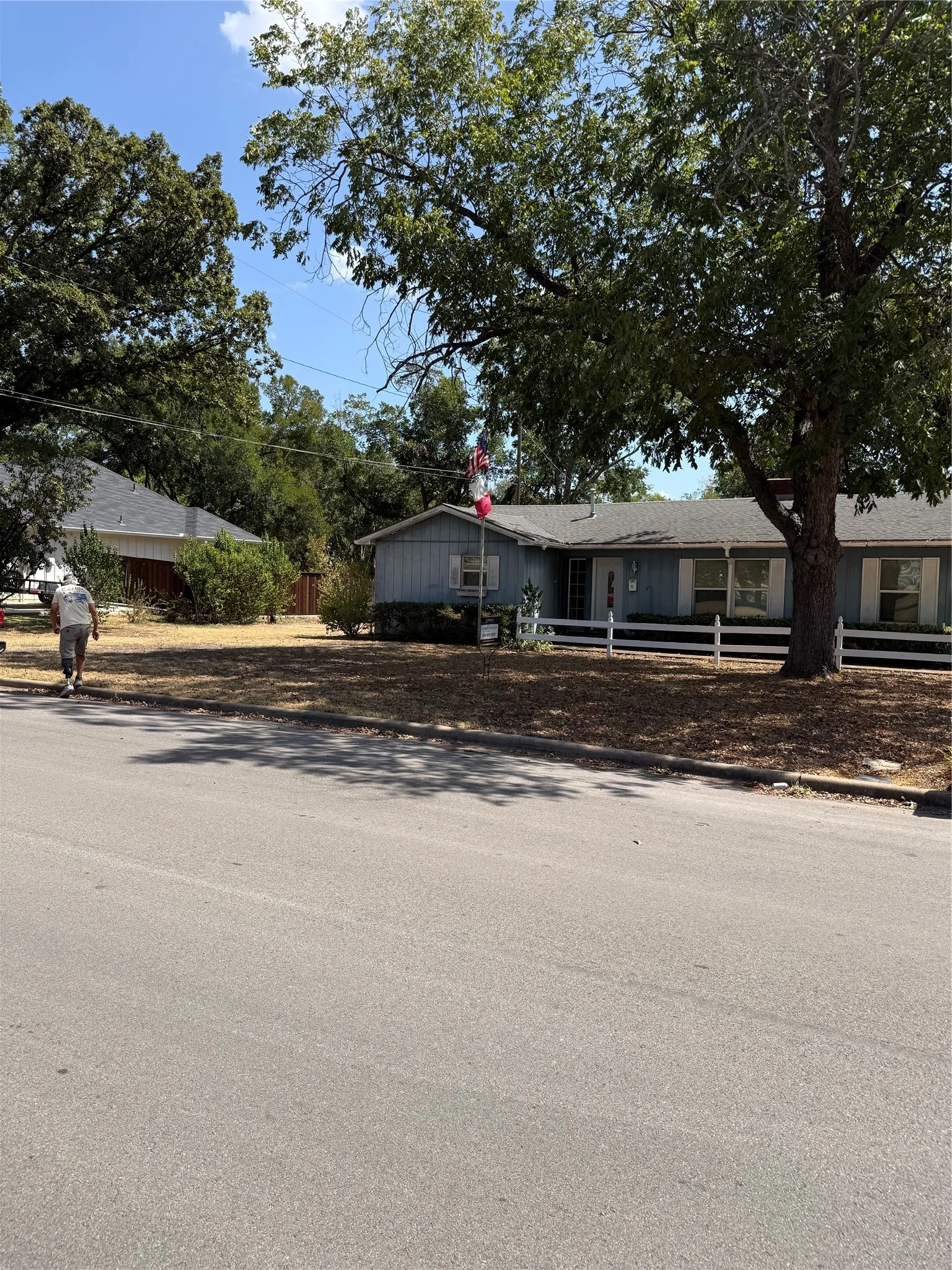 Single Family Residence For Sale in Johnson County , 1101 W Chambers Street, Cleburne, Texas 76033, 3 Bedroom, 2 Bathroom, Garage spaces, 1,859 Sqft, built in 1955, mls#21388049, Real Estate Agent in Cleburne, Homes For Sale in Johnson county, Homes For Sale in Cleburne, Realtor in Cleburne Texas, Real Estate Brokerage Independent Realty Texas, Luminita Cordes Realtor
