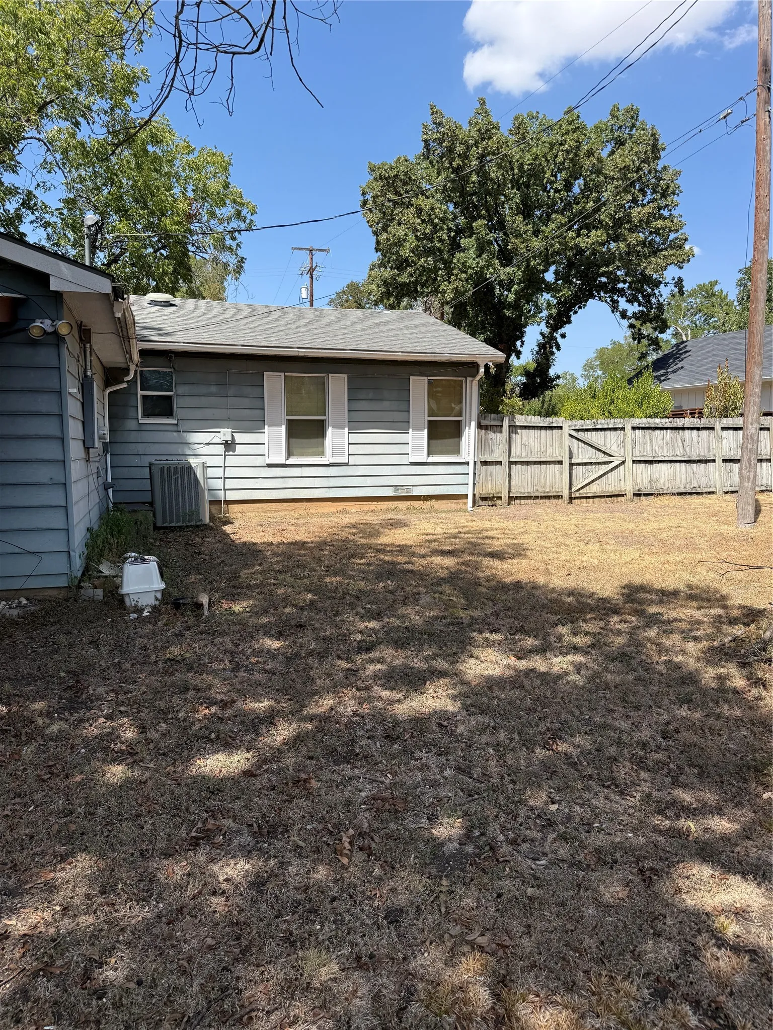 Single Family Residence For Sale in Johnson County , 1101 W Chambers Street, Cleburne, Texas 76033, 3 Bedroom, 2 Bathroom, Garage spaces, 1,859 Sqft, built in 1955, mls#21388049, Real Estate Agent in Cleburne, Homes For Sale in Johnson county, Homes For Sale in Cleburne, Realtor in Cleburne Texas, Real Estate Brokerage Independent Realty Texas, Luminita Cordes Realtor