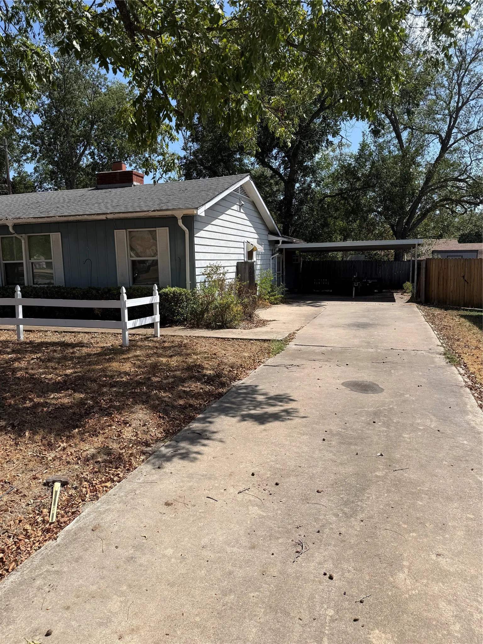 Single Family Residence For Sale in Johnson County , 1101 W Chambers Street, Cleburne, Texas 76033, 3 Bedroom, 2 Bathroom, Garage spaces, 1,859 Sqft, built in 1955, mls#21388049, Real Estate Agent in Cleburne, Homes For Sale in Johnson county, Homes For Sale in Cleburne, Realtor in Cleburne Texas, Real Estate Brokerage Independent Realty Texas, Luminita Cordes Realtor