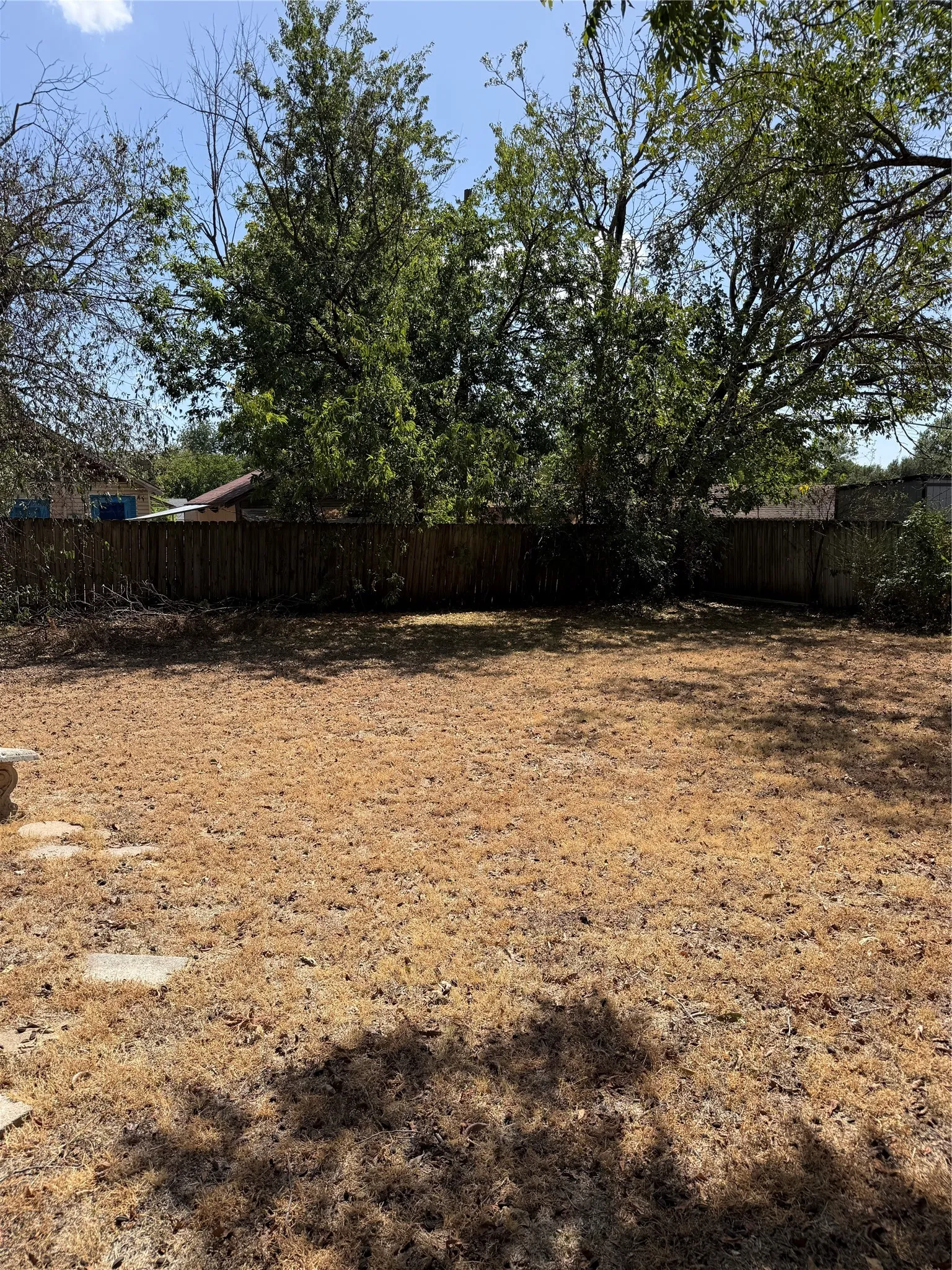 Single Family Residence For Sale in Johnson County , 1101 W Chambers Street, Cleburne, Texas 76033, 3 Bedroom, 2 Bathroom, Garage spaces, 1,859 Sqft, built in 1955, mls#21388049, Real Estate Agent in Cleburne, Homes For Sale in Johnson county, Homes For Sale in Cleburne, Realtor in Cleburne Texas, Real Estate Brokerage Independent Realty Texas, Luminita Cordes Realtor