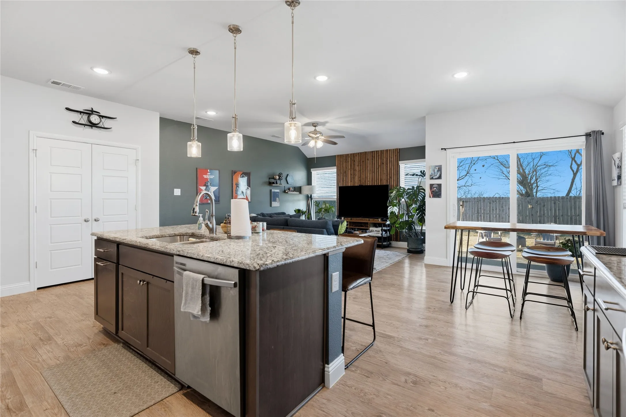 Single Family Residence For Sale in Hill County , 126 Johnson Lane, Hillsboro, Texas 76645, 3 Bedroom, 2 Bathroom, 2 Garage spaces, 1,425 Sqft, built in 2020, mls#21388333, Real Estate Agent in Hillsboro, Homes For Sale in Hill county, Homes For Sale in Hillsboro, Realtor in Hillsboro Texas, Real Estate Brokerage Independent Realty Texas, Luminita Cordes Realtor