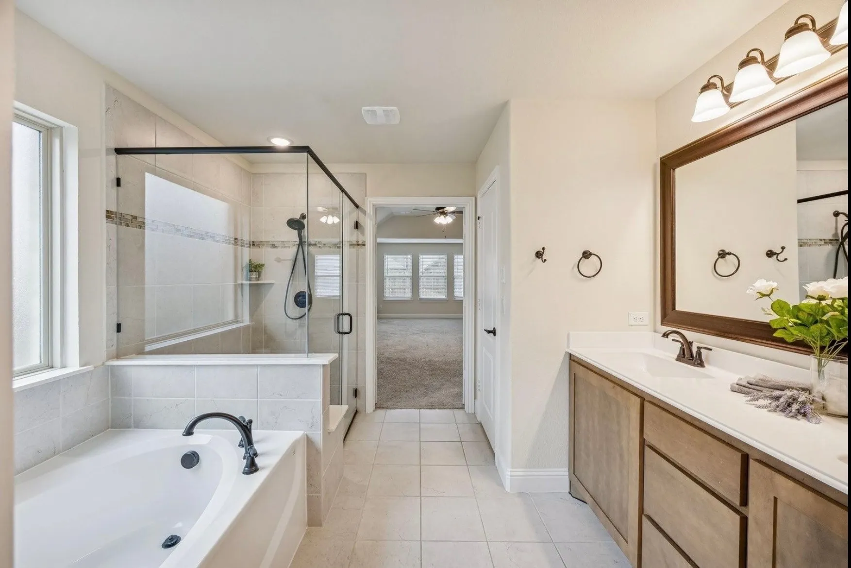 Single Family Residence For Sale in Ellis County , 504 Lowland Lane, Waxahachie, Texas 75165, 4 Bedroom, 3 Bathroom, 2 Garage spaces, 2,969 Sqft, built in 2021, mls#21385442, Real Estate Agent in Waxahachie, Homes For Sale in Ellis county, Homes For Sale in Waxahachie, Realtor in Waxahachie Texas, Real Estate Brokerage Independent Realty Texas, Luminita Cordes Realtor