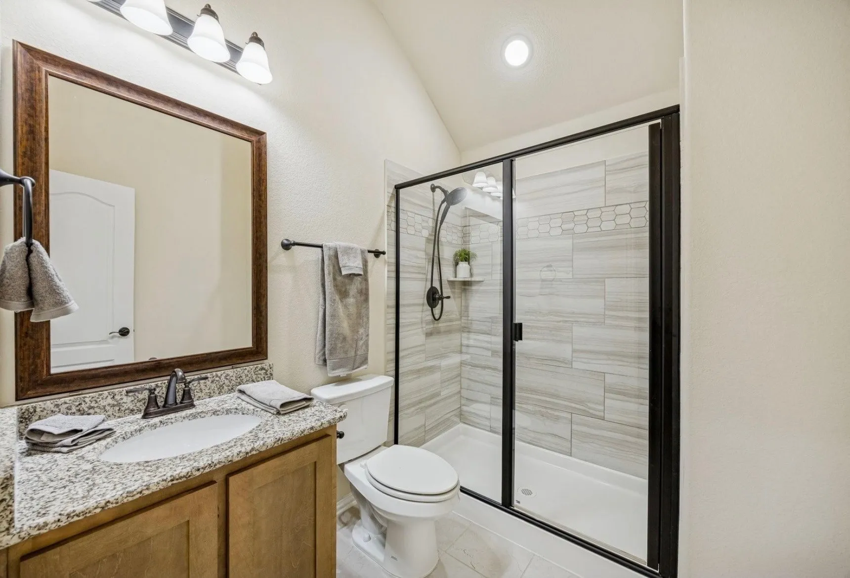 Single Family Residence For Sale in Ellis County , 504 Lowland Lane, Waxahachie, Texas 75165, 4 Bedroom, 3 Bathroom, 2 Garage spaces, 2,969 Sqft, built in 2021, mls#21385442, Real Estate Agent in Waxahachie, Homes For Sale in Ellis county, Homes For Sale in Waxahachie, Realtor in Waxahachie Texas, Real Estate Brokerage Independent Realty Texas, Luminita Cordes Realtor