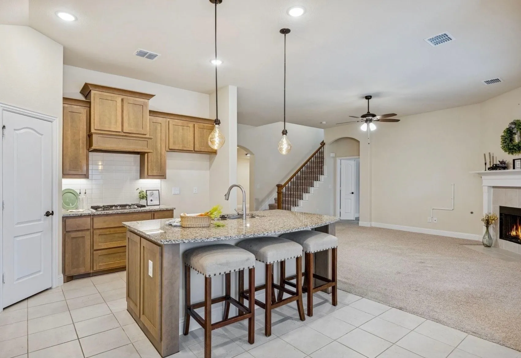 Single Family Residence For Sale in Ellis County , 504 Lowland Lane, Waxahachie, Texas 75165, 4 Bedroom, 3 Bathroom, 2 Garage spaces, 2,969 Sqft, built in 2021, mls#21385442, Real Estate Agent in Waxahachie, Homes For Sale in Ellis county, Homes For Sale in Waxahachie, Realtor in Waxahachie Texas, Real Estate Brokerage Independent Realty Texas, Luminita Cordes Realtor