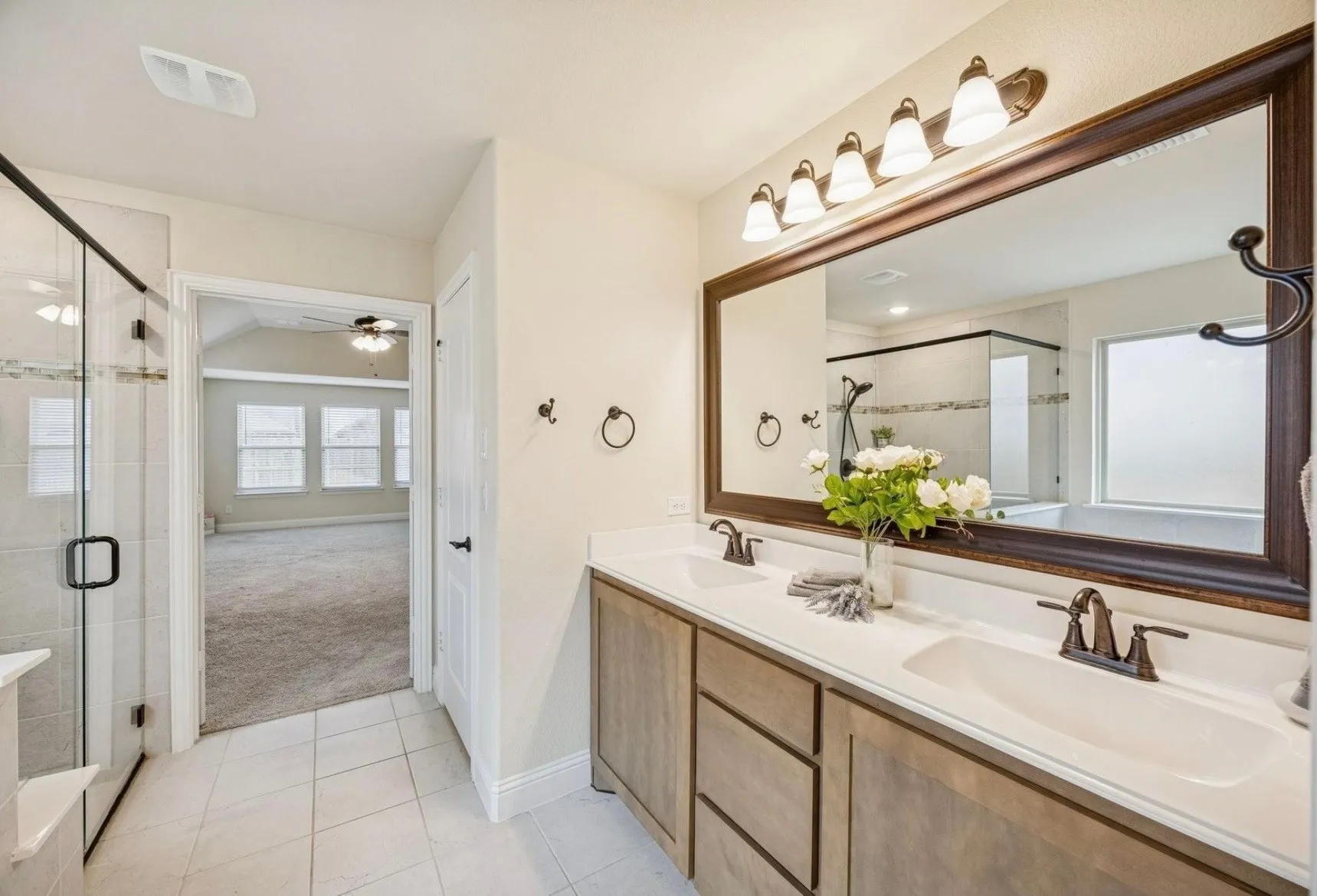 Single Family Residence For Sale in Ellis County , 504 Lowland Lane, Waxahachie, Texas 75165, 4 Bedroom, 3 Bathroom, 2 Garage spaces, 2,969 Sqft, built in 2021, mls#21385442, Real Estate Agent in Waxahachie, Homes For Sale in Ellis county, Homes For Sale in Waxahachie, Realtor in Waxahachie Texas, Real Estate Brokerage Independent Realty Texas, Luminita Cordes Realtor
