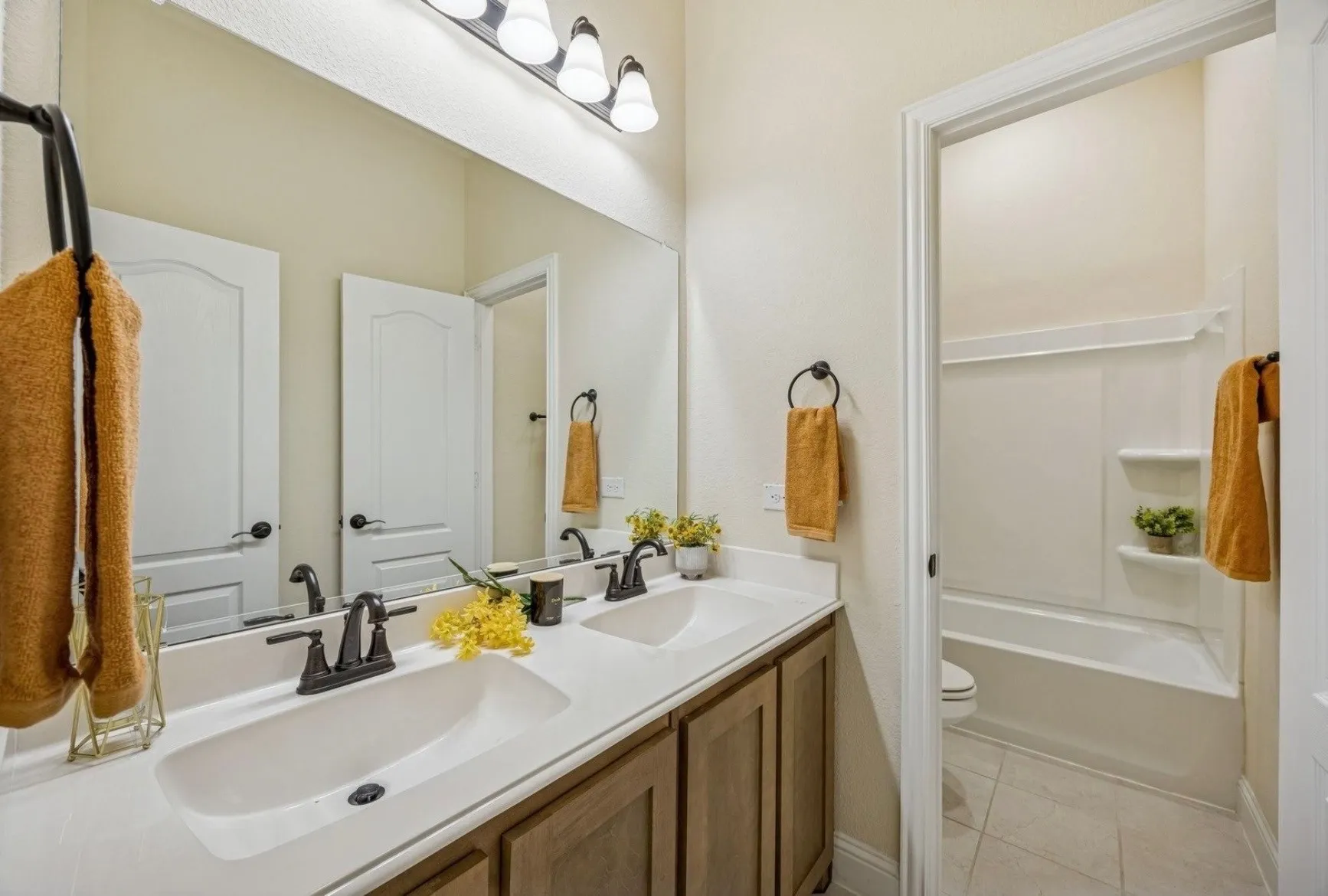 Single Family Residence For Sale in Ellis County , 504 Lowland Lane, Waxahachie, Texas 75165, 4 Bedroom, 3 Bathroom, 2 Garage spaces, 2,969 Sqft, built in 2021, mls#21385442, Real Estate Agent in Waxahachie, Homes For Sale in Ellis county, Homes For Sale in Waxahachie, Realtor in Waxahachie Texas, Real Estate Brokerage Independent Realty Texas, Luminita Cordes Realtor