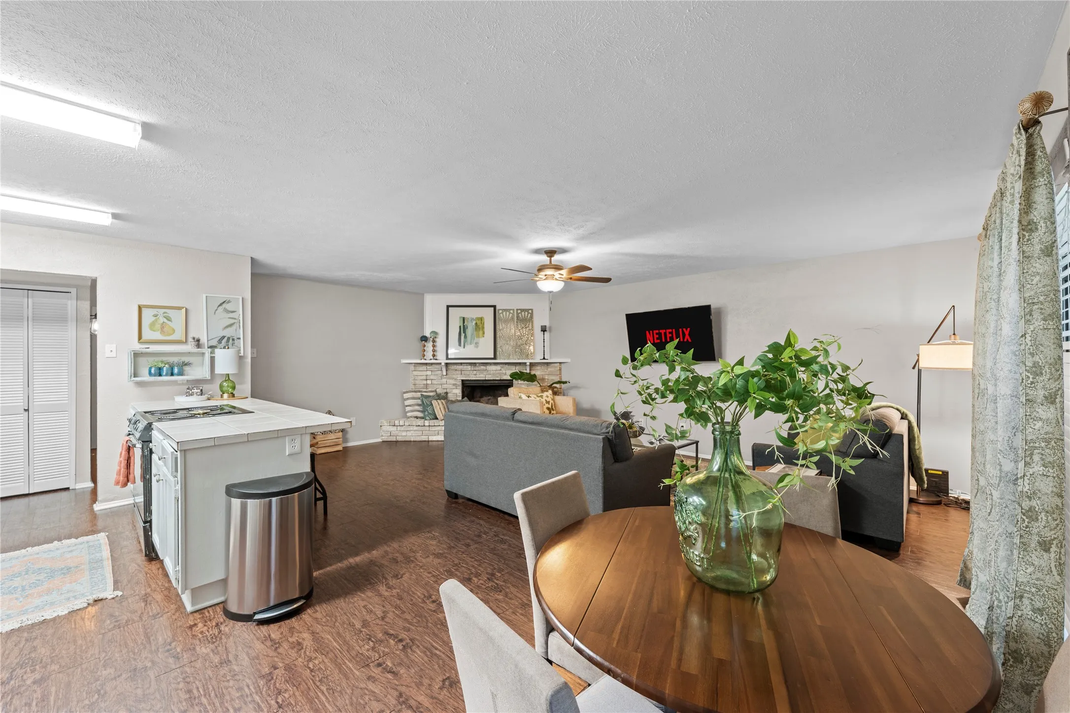 Single Family Residence For Rent in Denton County , 5016 Griffin, The Colony, Texas 75056, 3 Bedroom, 2 Bathroom, 1 Garage spaces, 1,381 Sqft, built in 1974, mls#21382212, Real Estate Agent in The Colony, Homes For Rent in Denton county, Homes For Rent in The Colony, Realtor in The Colony Texas, Real Estate Brokerage Independent Realty Texas, Luminita Cordes Realtor