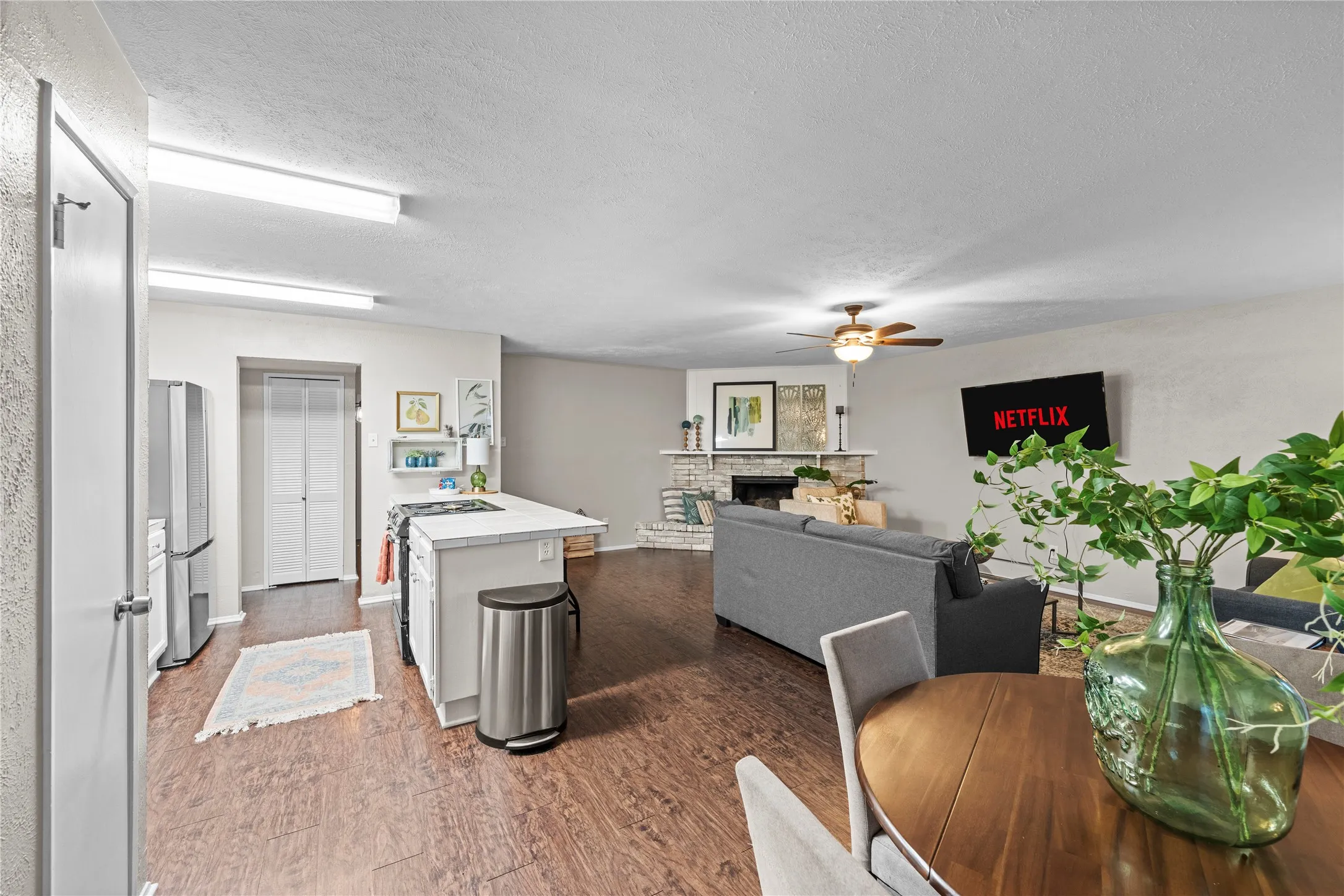 Single Family Residence For Rent in Denton County , 5016 Griffin, The Colony, Texas 75056, 3 Bedroom, 2 Bathroom, 1 Garage spaces, 1,381 Sqft, built in 1974, mls#21382212, Real Estate Agent in The Colony, Homes For Rent in Denton county, Homes For Rent in The Colony, Realtor in The Colony Texas, Real Estate Brokerage Independent Realty Texas, Luminita Cordes Realtor